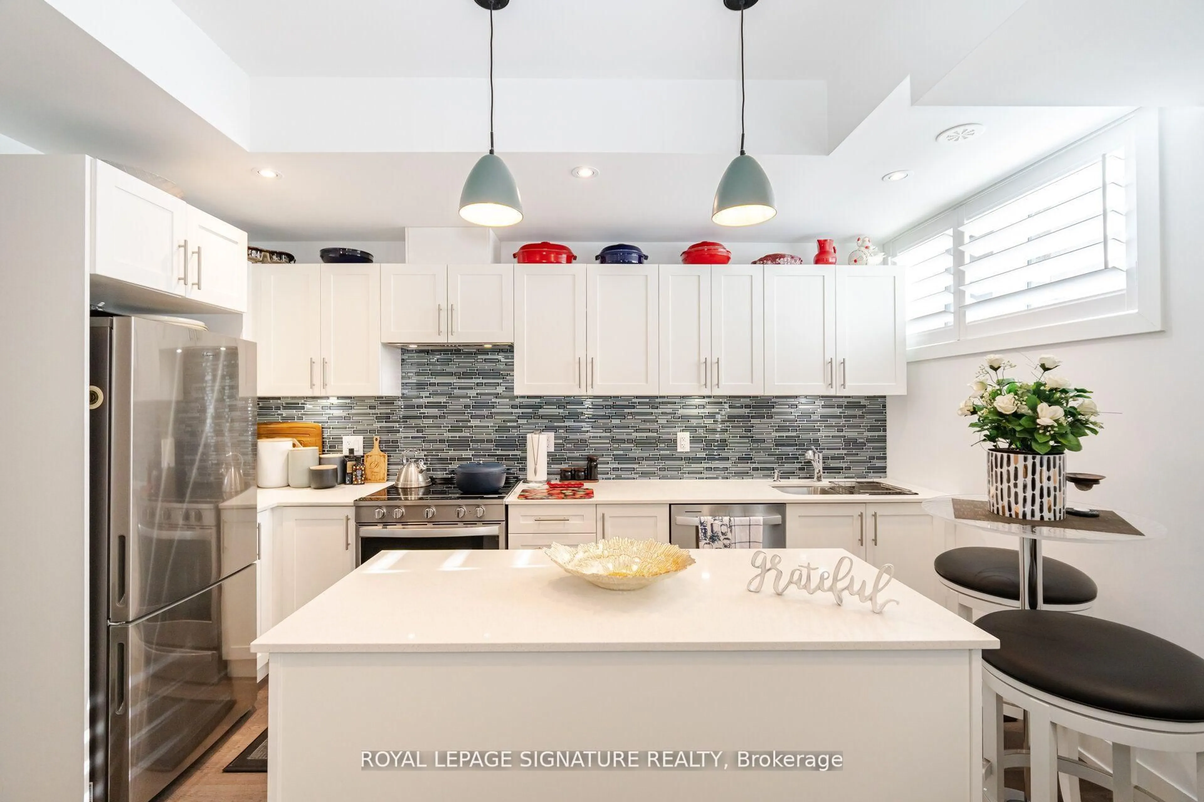 Contemporary kitchen, ceramic/tile floor for 1085 Douglas McCurdy Comm #111, Mississauga Ontario L5G 0C6