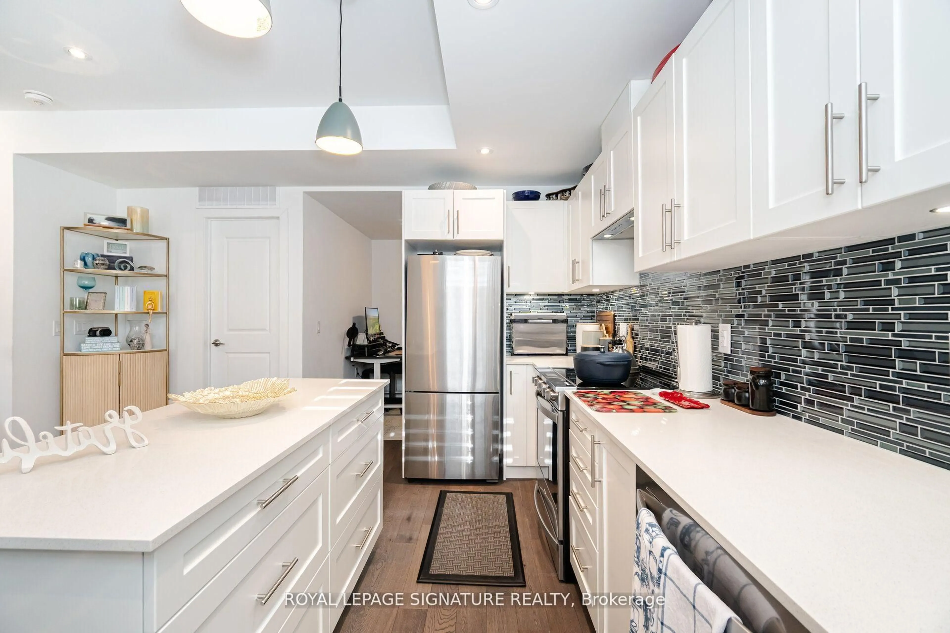Contemporary kitchen, ceramic/tile floor for 1085 Douglas McCurdy Common #111, Mississauga Ontario L5G 0C6