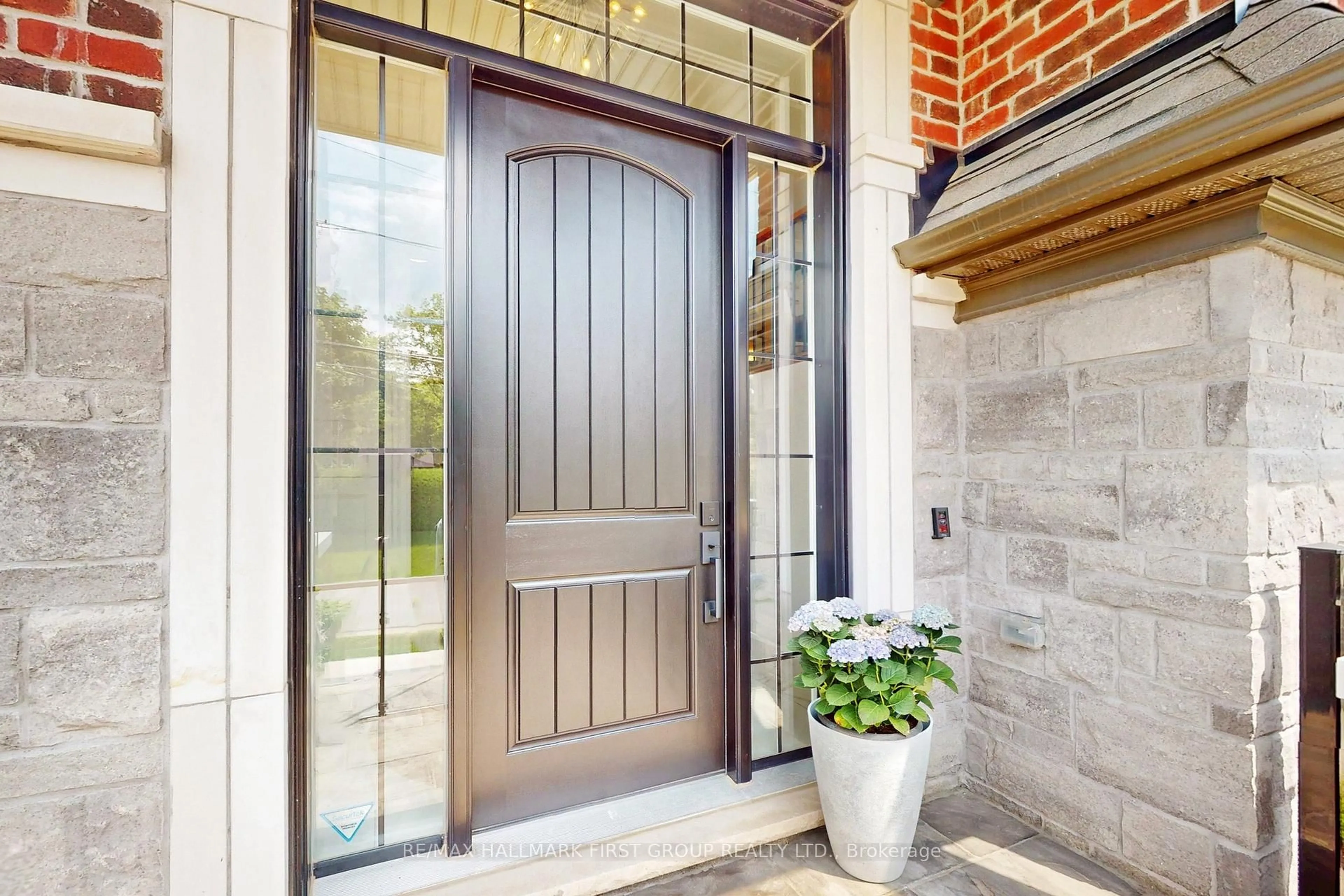 Indoor entryway for 27D Glen Agar Dr, Toronto Ontario M9B 5L2