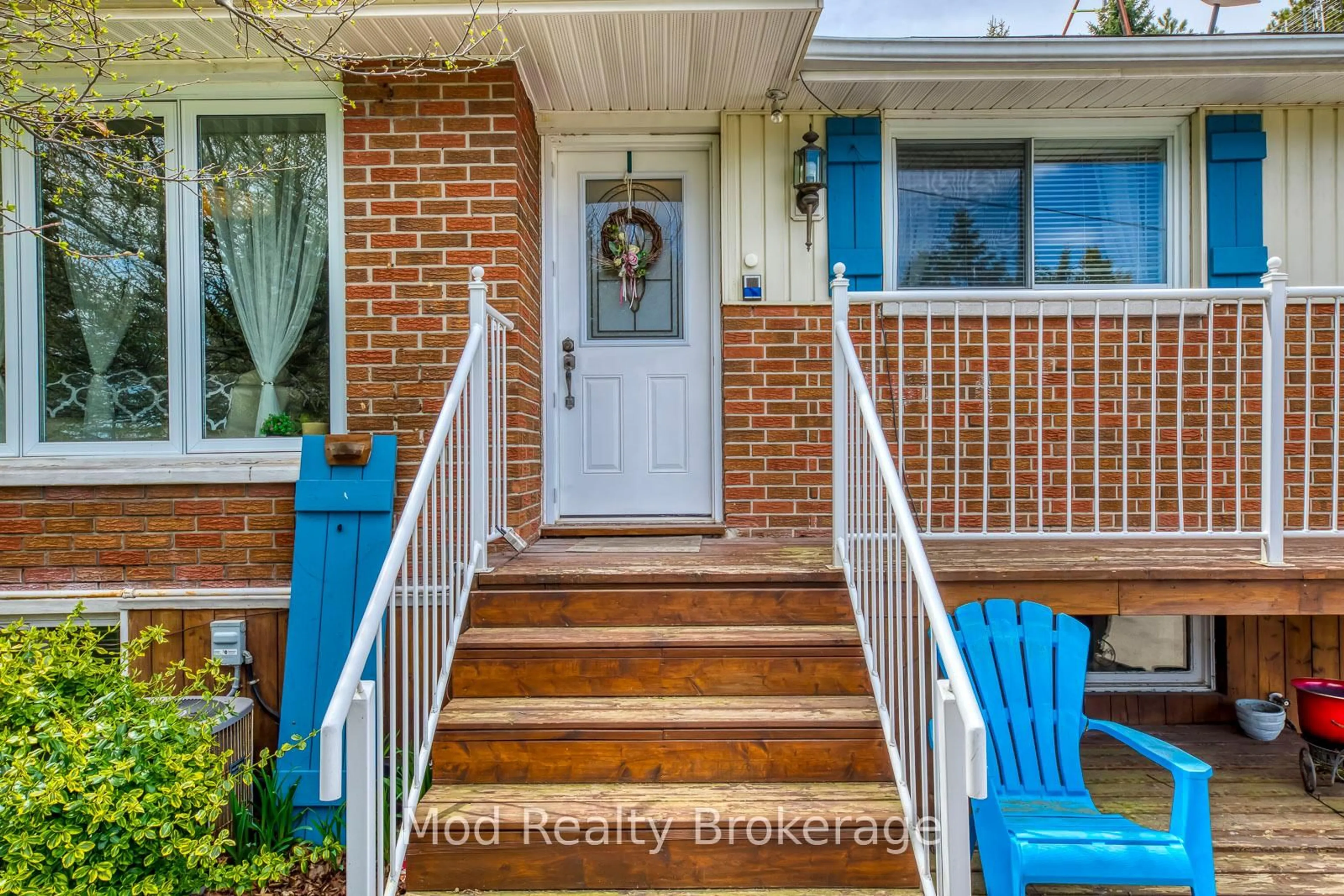 Indoor entryway for 12638 4 Line, Halton Hills Ontario L7J 2M1