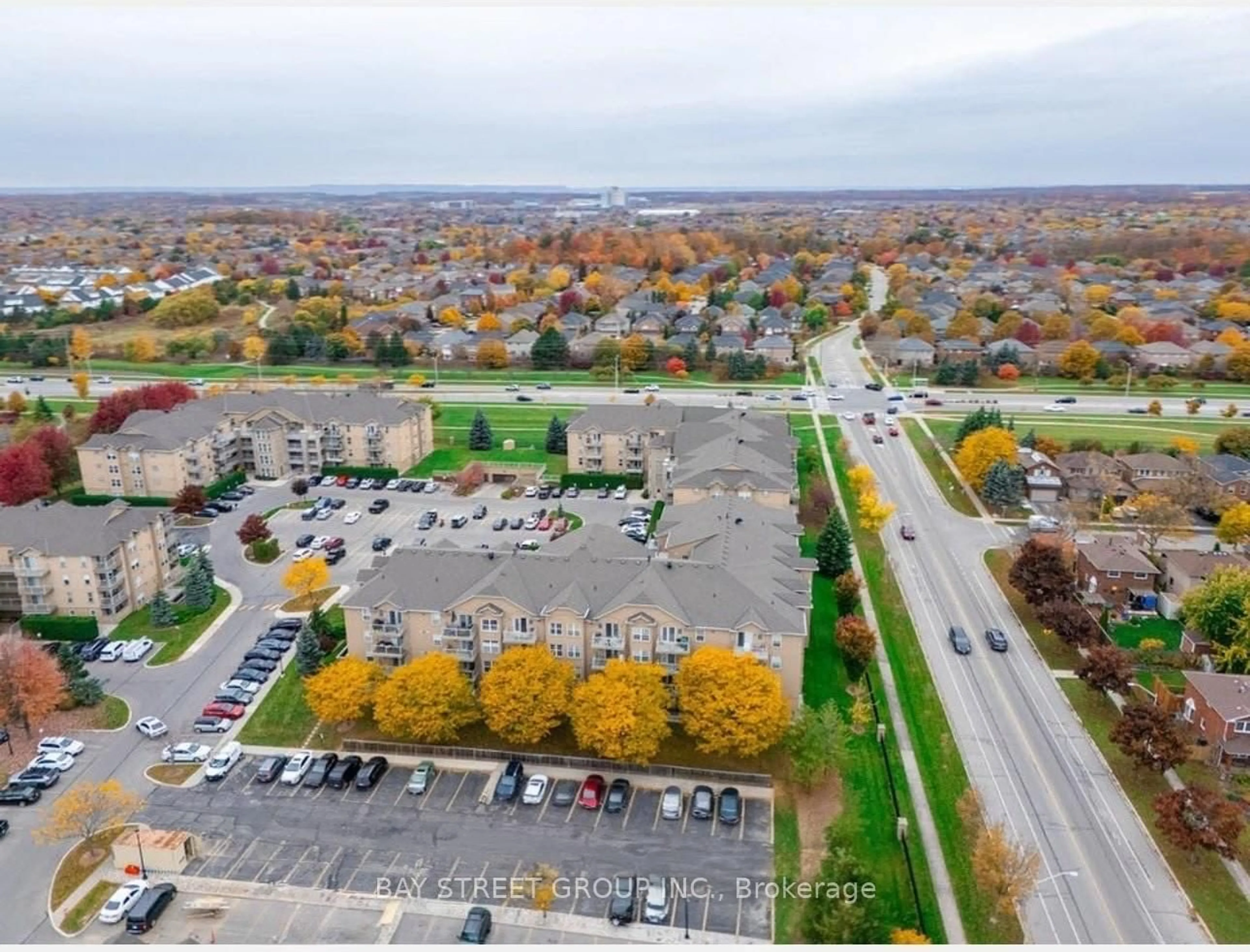 A pic from outside/outdoor area/front of a property/back of a property/a pic from drone, street for 1480 Bishops Gate #216, Oakville Ontario L6M 4N4