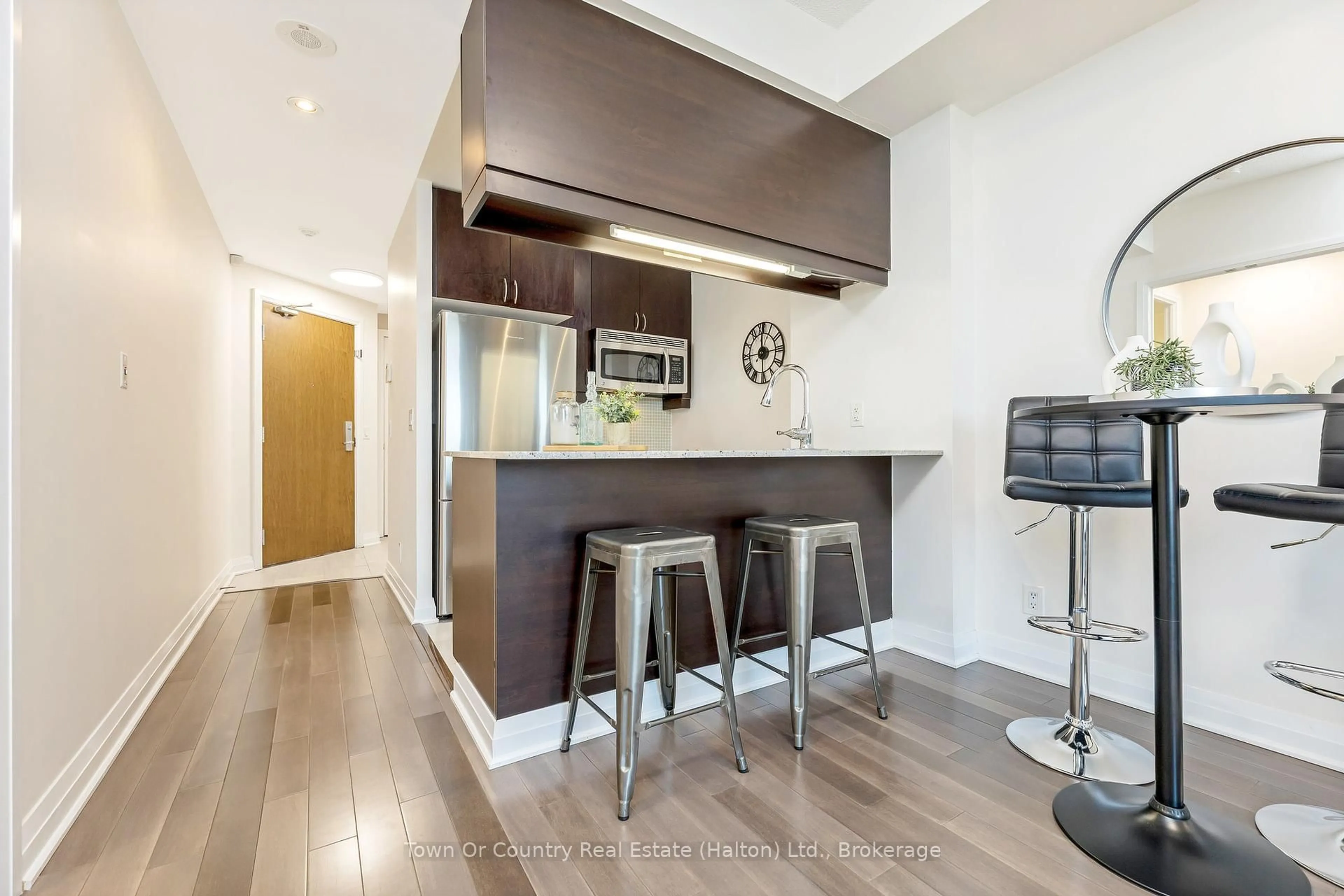 Open concept kitchen, unknown for 1055 Southdown Rd #402, Mississauga Ontario L5J 0A3