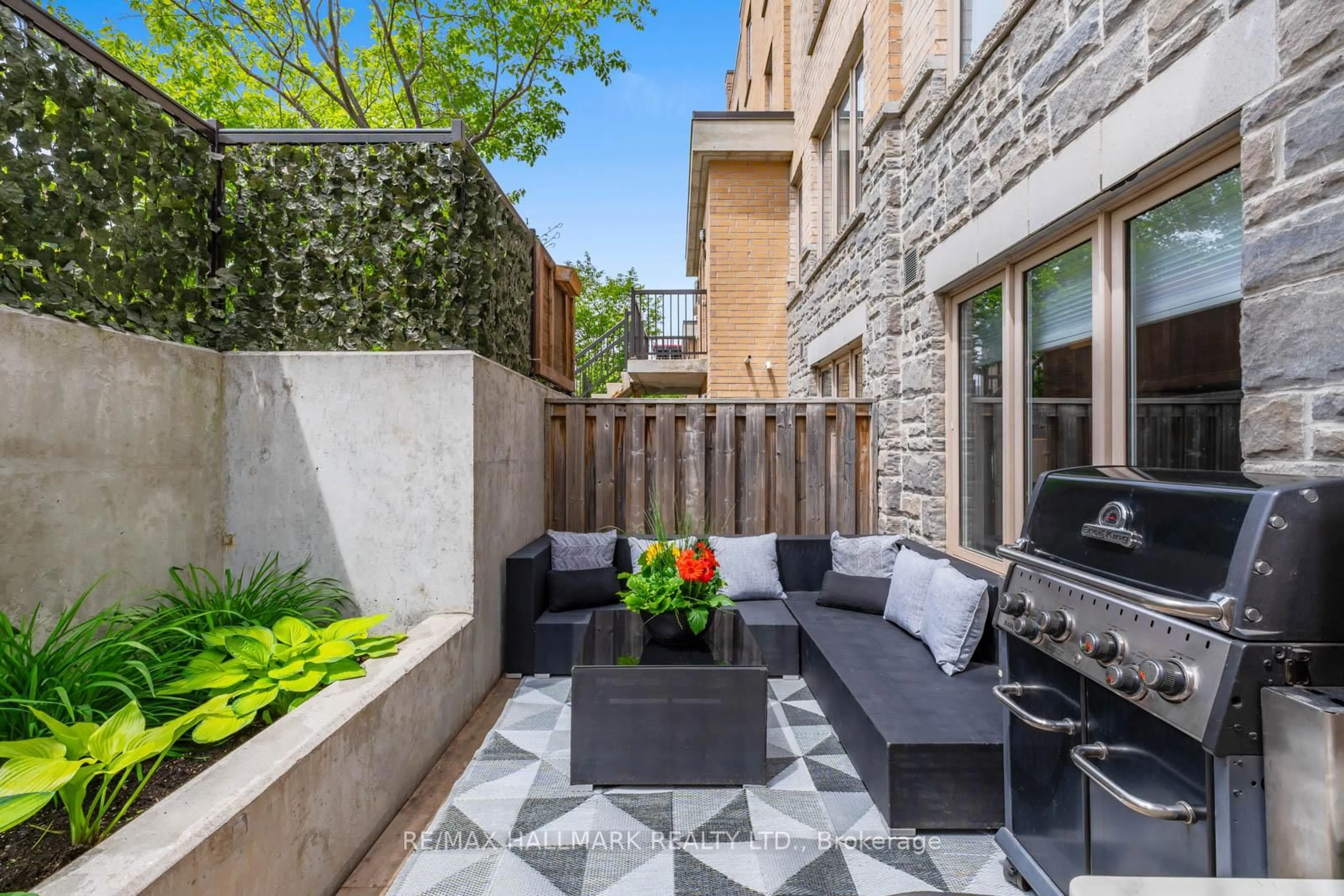 Patio, street for 9 Foundry Ave #111, Toronto Ontario M6H 0B7