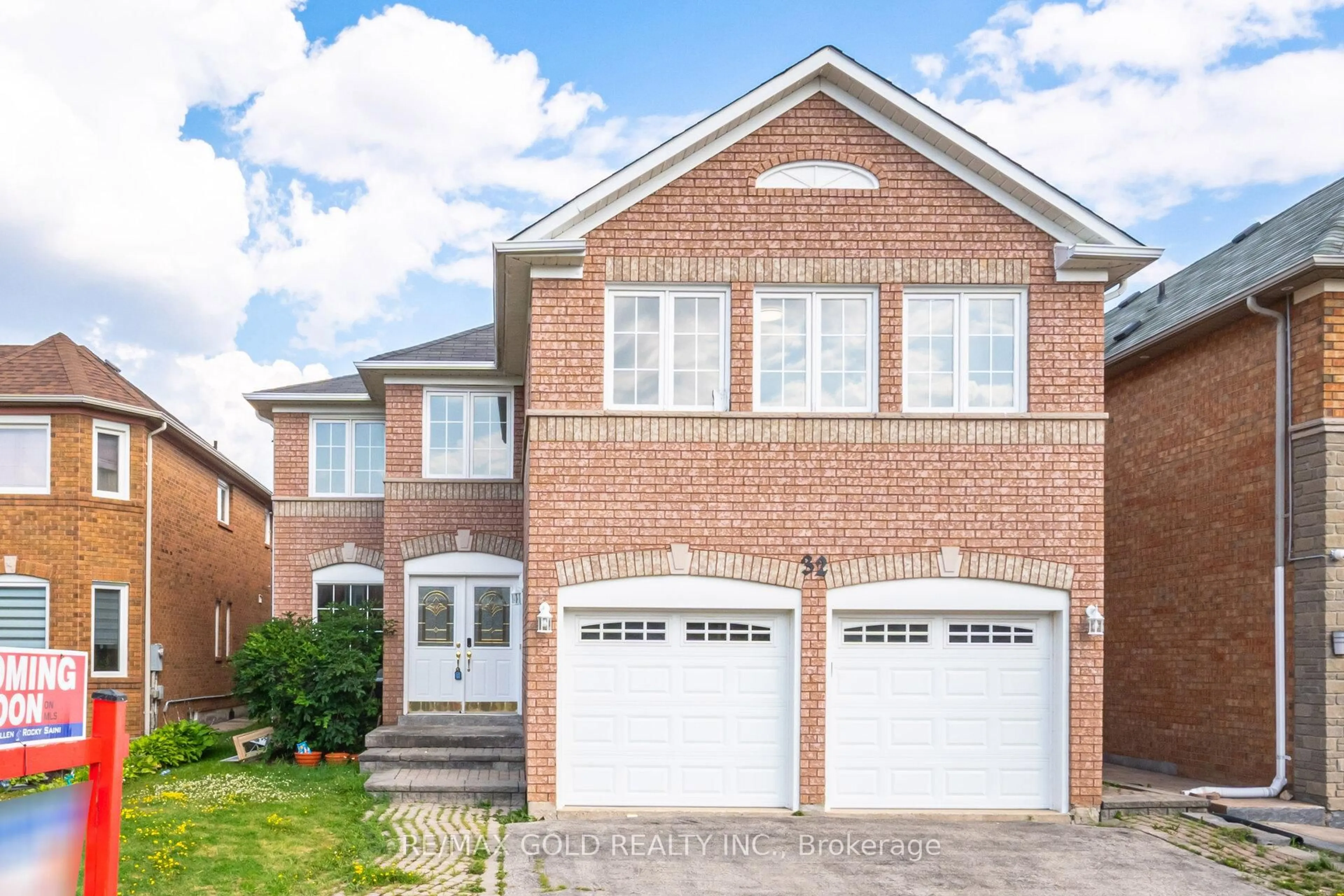 Home with brick exterior material, street for 32 Hollybush St, Brampton Ontario L6R 1A6