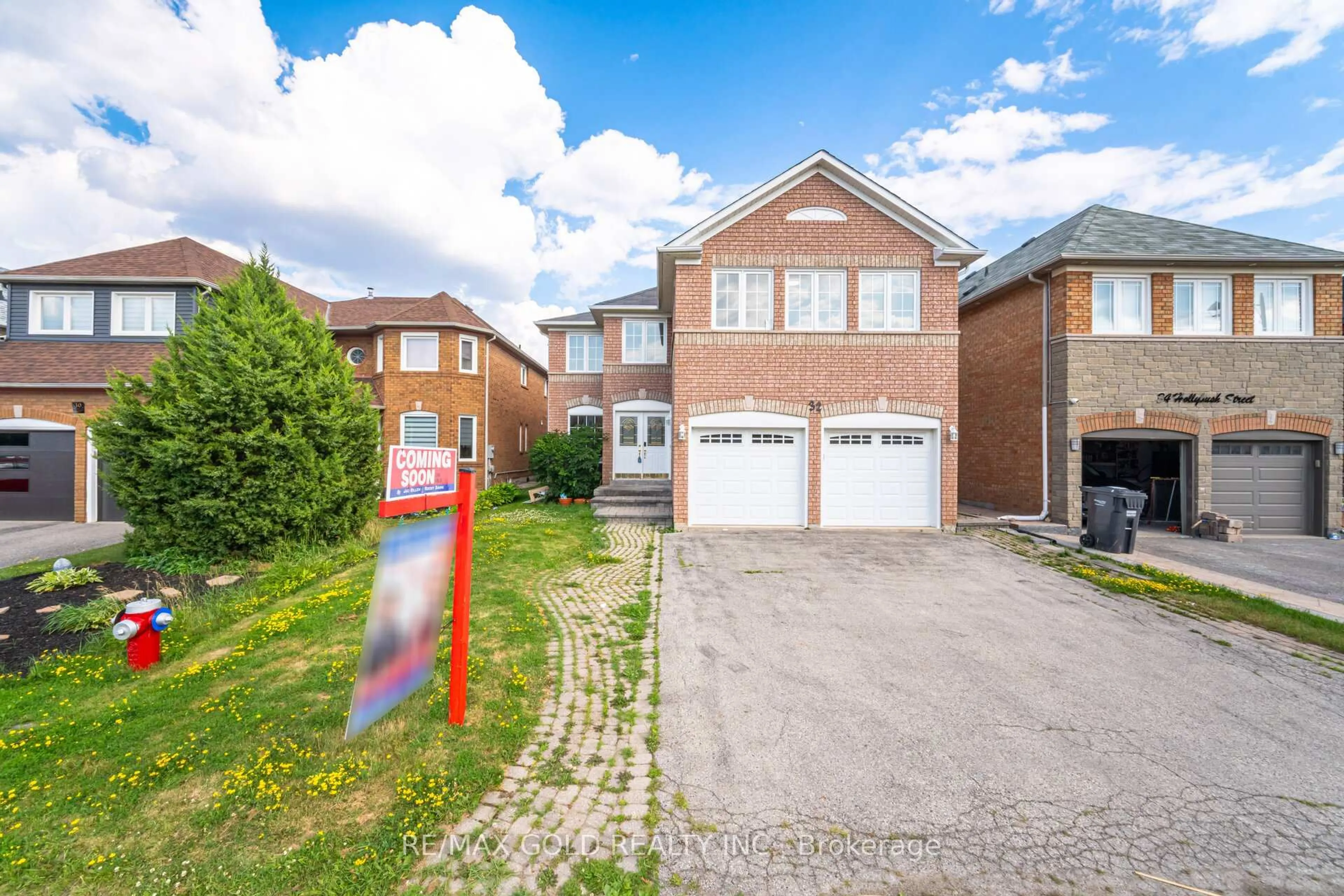 Home with brick exterior material, street for 32 Hollybush St, Brampton Ontario L6R 1A6