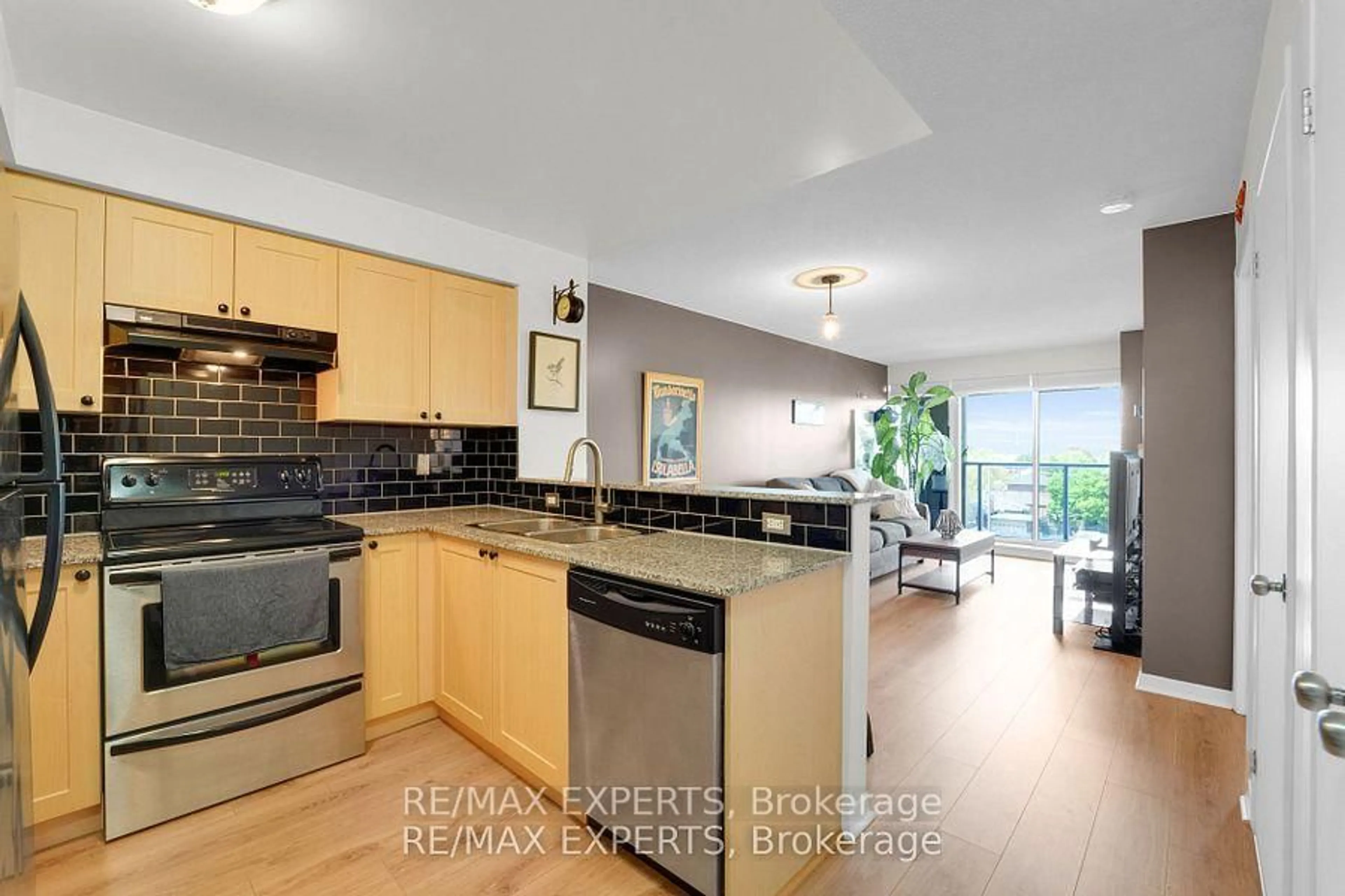 Open concept kitchen, unknown for 1050 The Queensway #516, Toronto Ontario M8Z 0A8