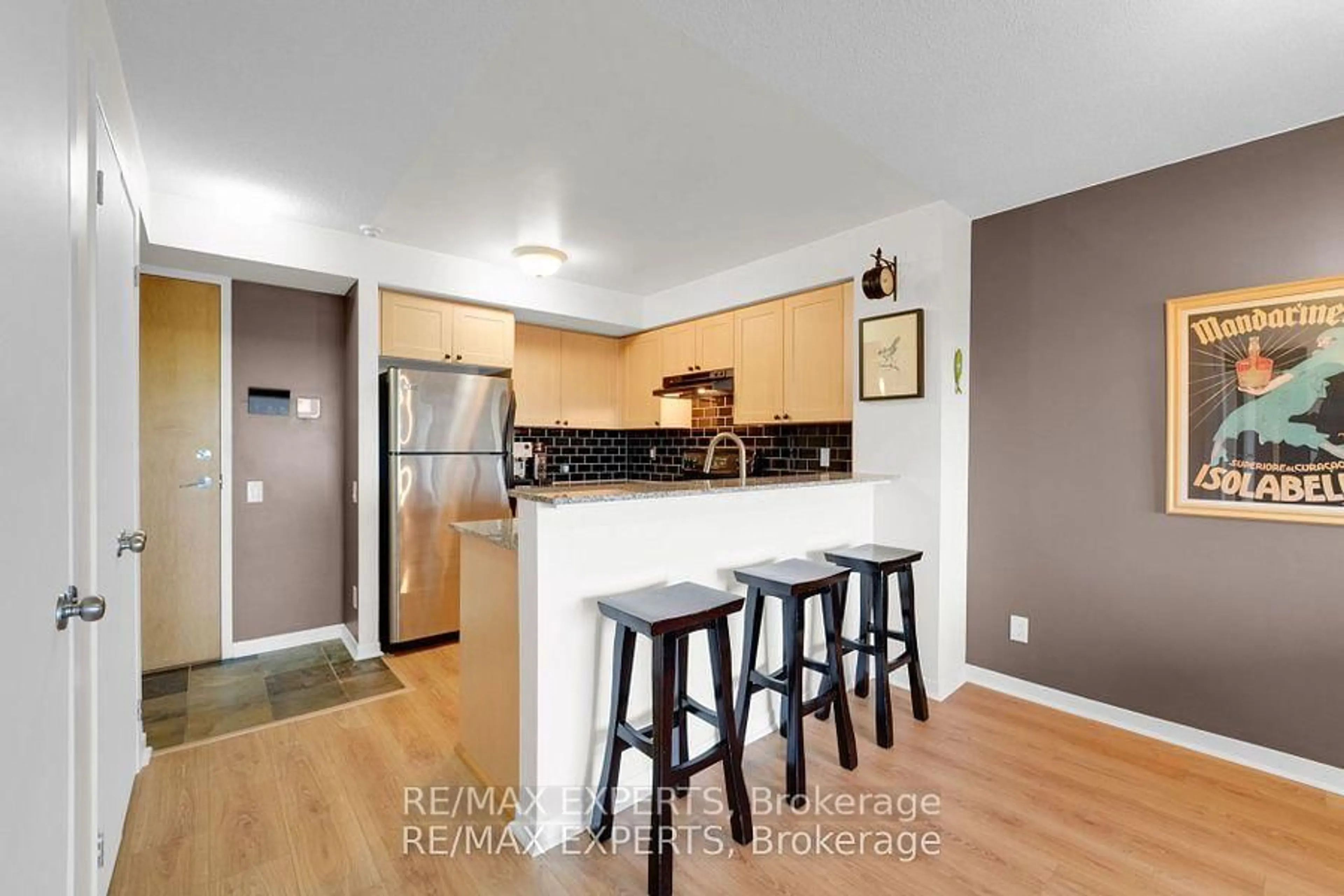 Open concept kitchen, wood/laminate floor for 1050 The Queensway #516, Toronto Ontario M8Z 0A8
