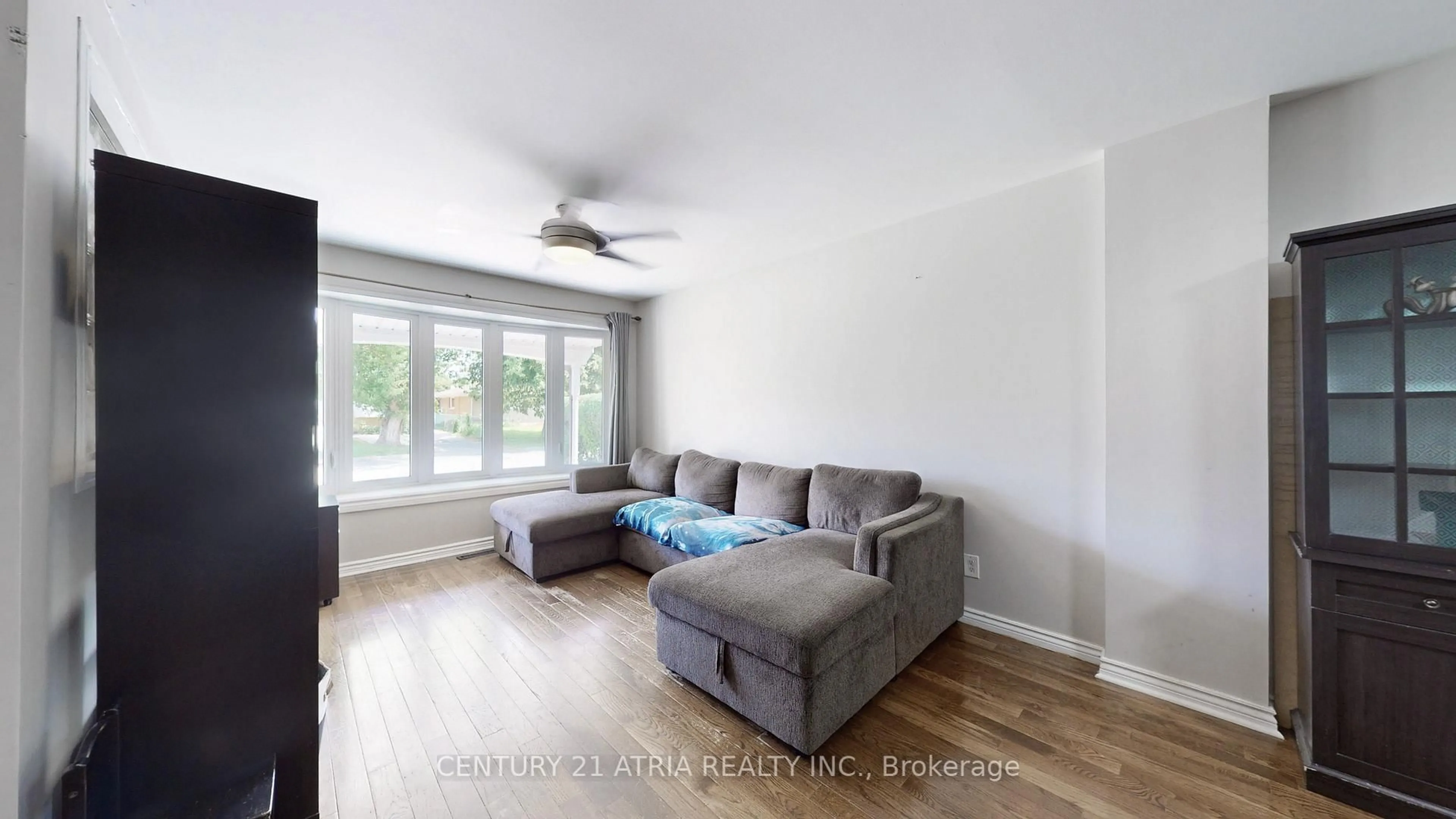 Living room with furniture, wood/laminate floor for 120 Corby Cres, Brampton Ontario L6Y 1H1