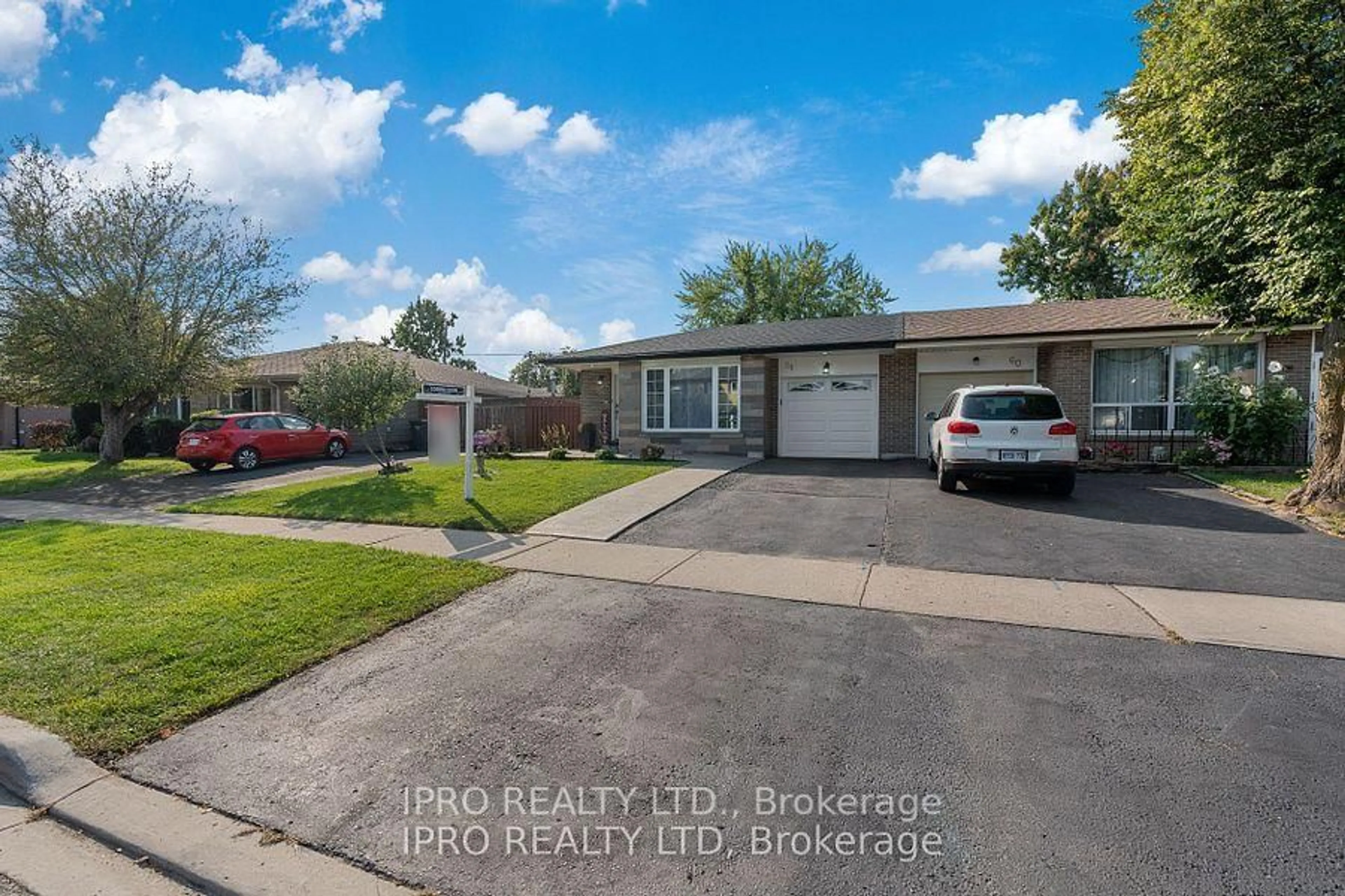 A pic from outside/outdoor area/front of a property/back of a property/a pic from drone, street for 58 Doncaster Dr, Brampton Ontario L6T 1T1