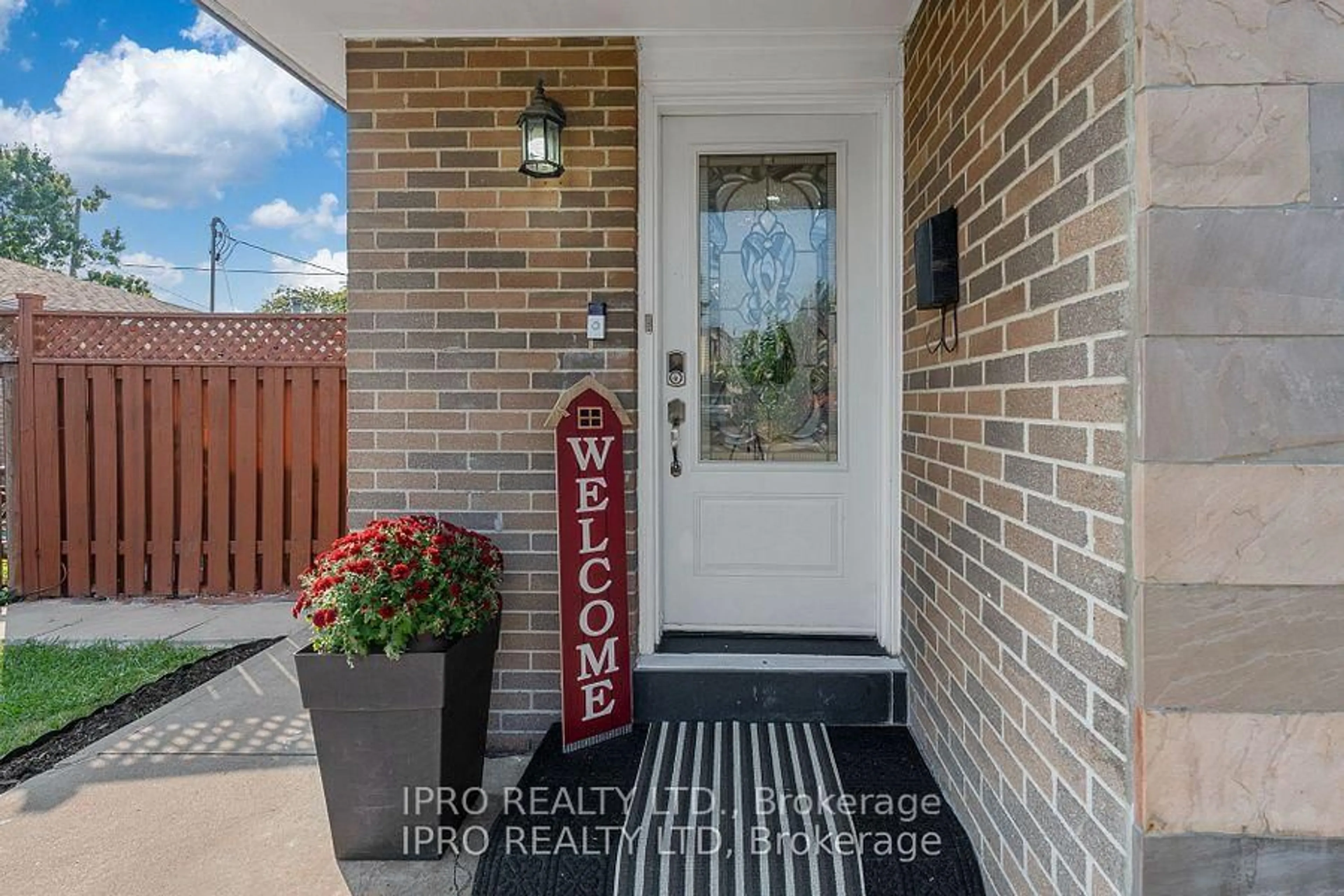 Indoor entryway for 58 Doncaster Dr, Brampton Ontario L6T 1T1