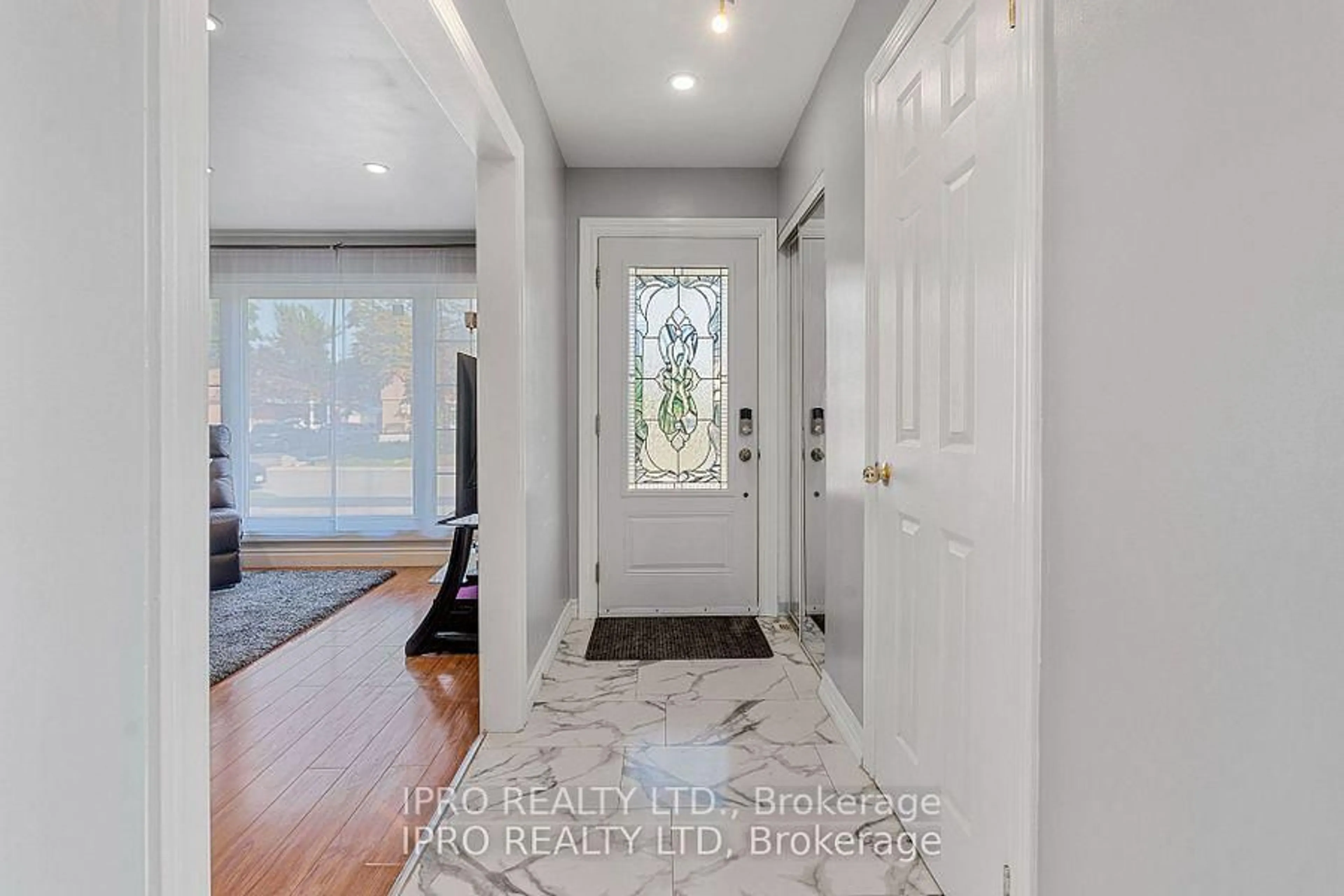 Indoor entryway for 58 Doncaster Dr, Brampton Ontario L6T 1T1