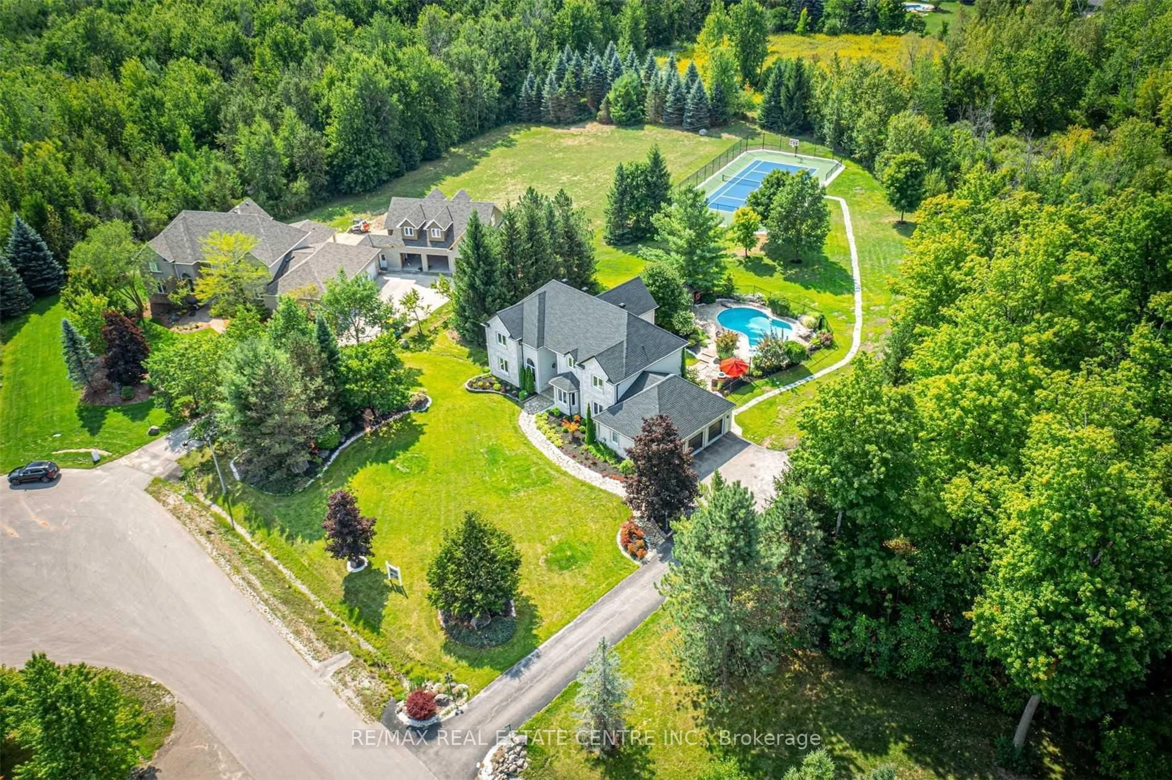 A pic from outside/outdoor area/front of a property/back of a property/a pic from drone, unknown for 11135 Menzies Crt, Milton Ontario L0P 1B0