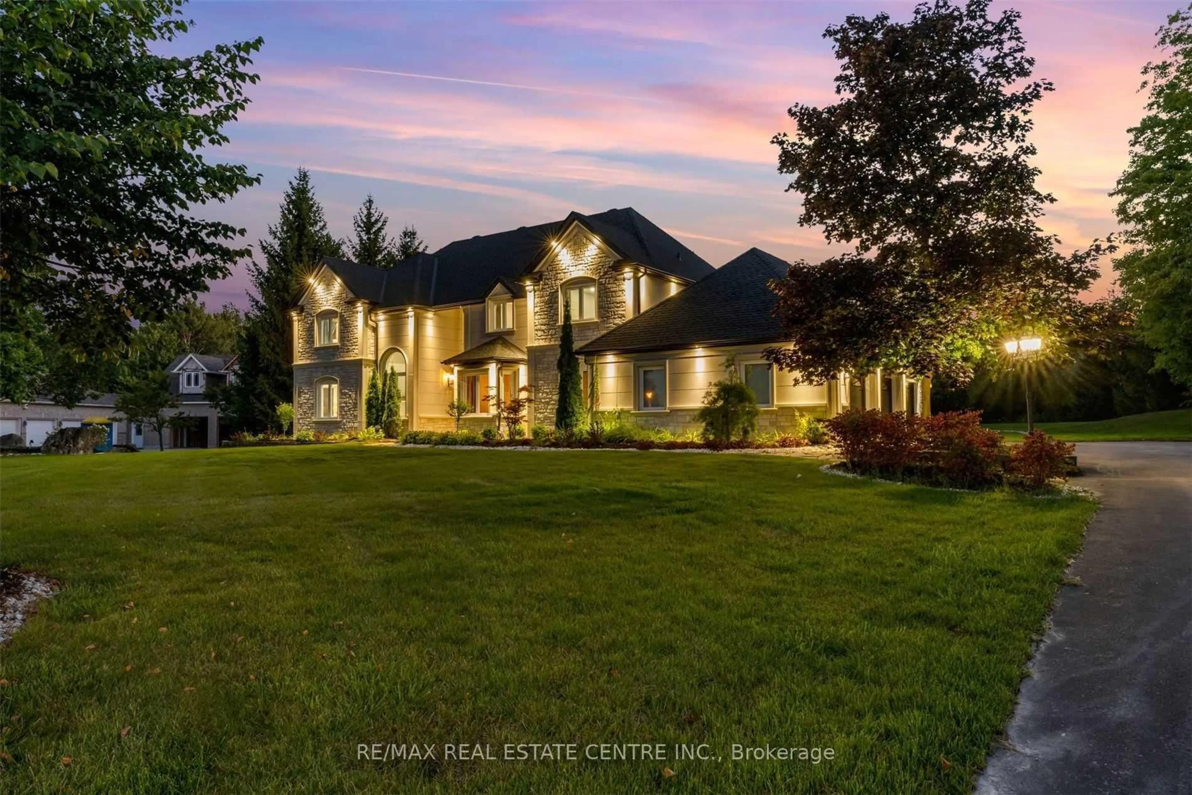 A pic from outside/outdoor area/front of a property/back of a property/a pic from drone, street for 11135 Menzies Crt, Milton Ontario L0P 1B0