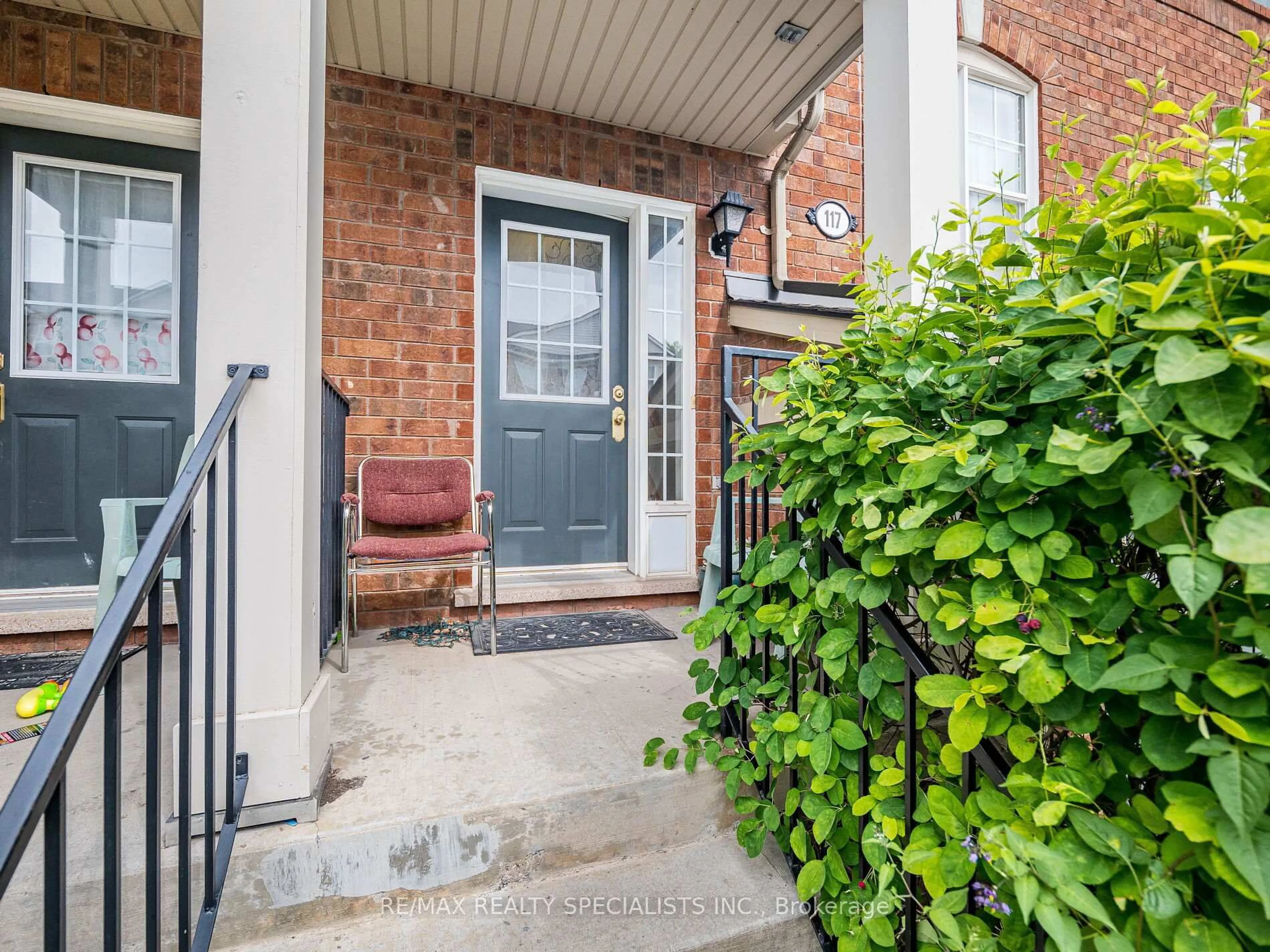 Indoor entryway for 5980 Whitehorn Ave #117, Mississauga Ontario L5V 2Y3