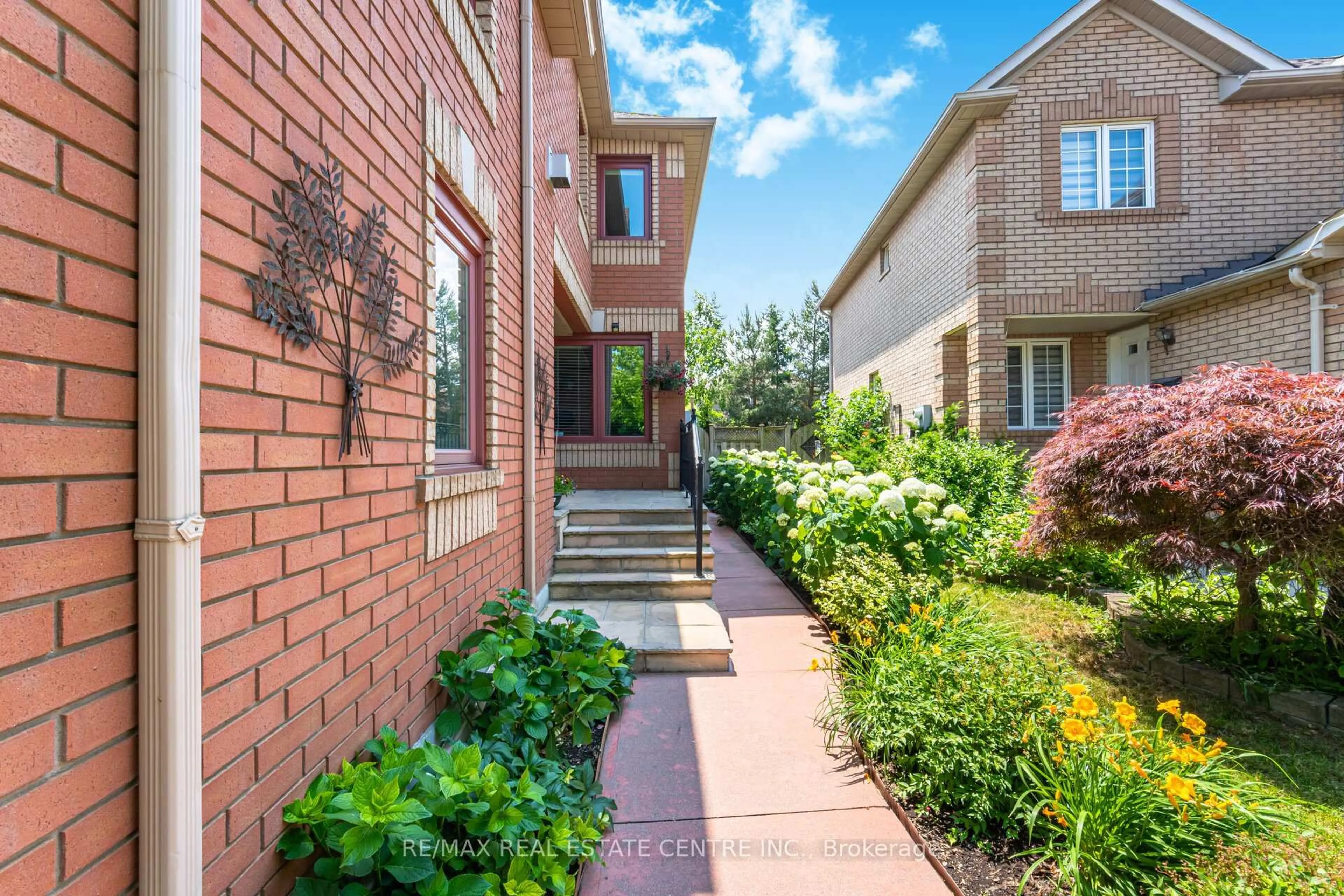 Home with brick exterior material, street for 30 Creekwood Dr, Brampton Ontario L7A 1J3