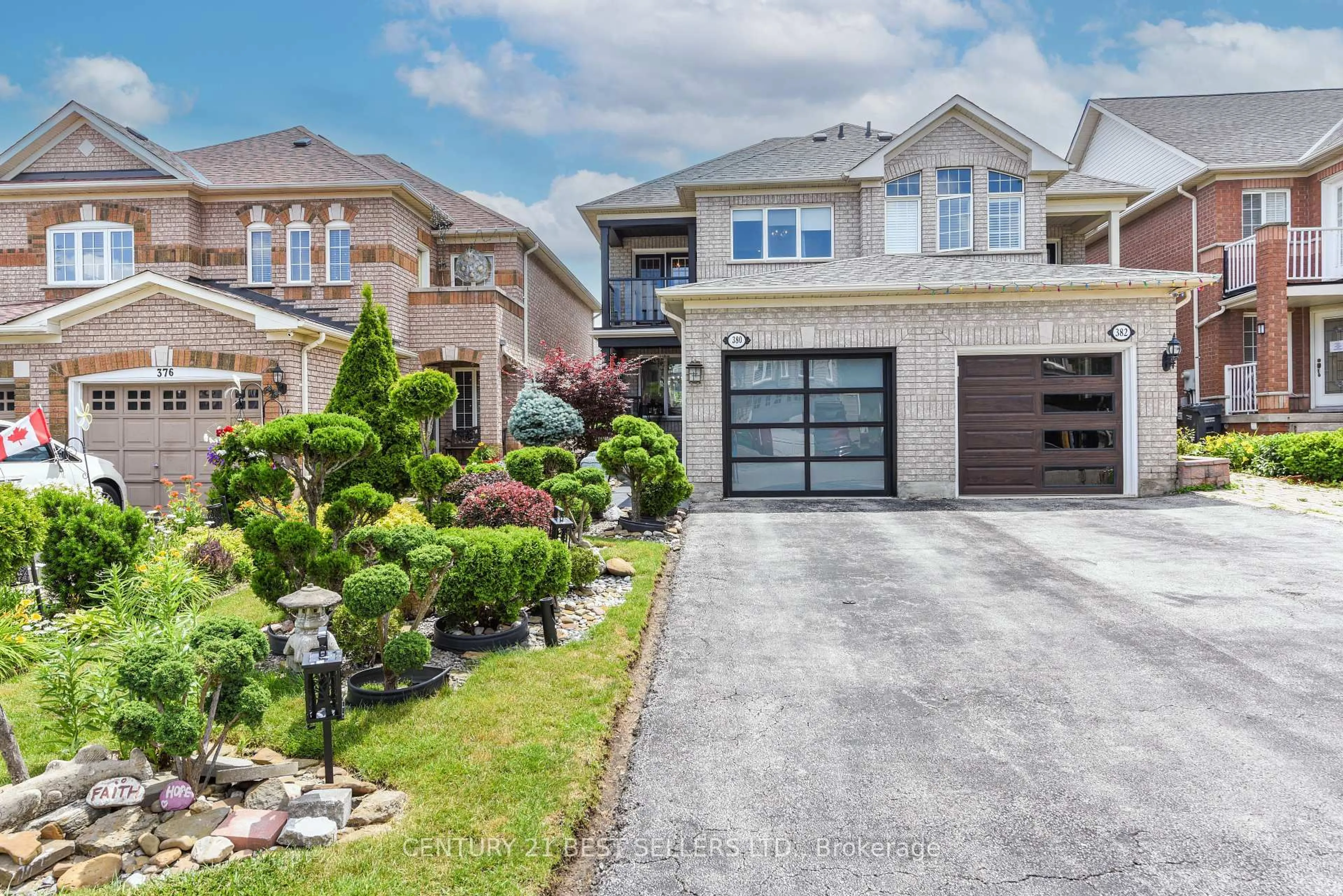 Home with brick exterior material, street for 380 Wildgrass Rd, Mississauga Ontario L5B 4H2