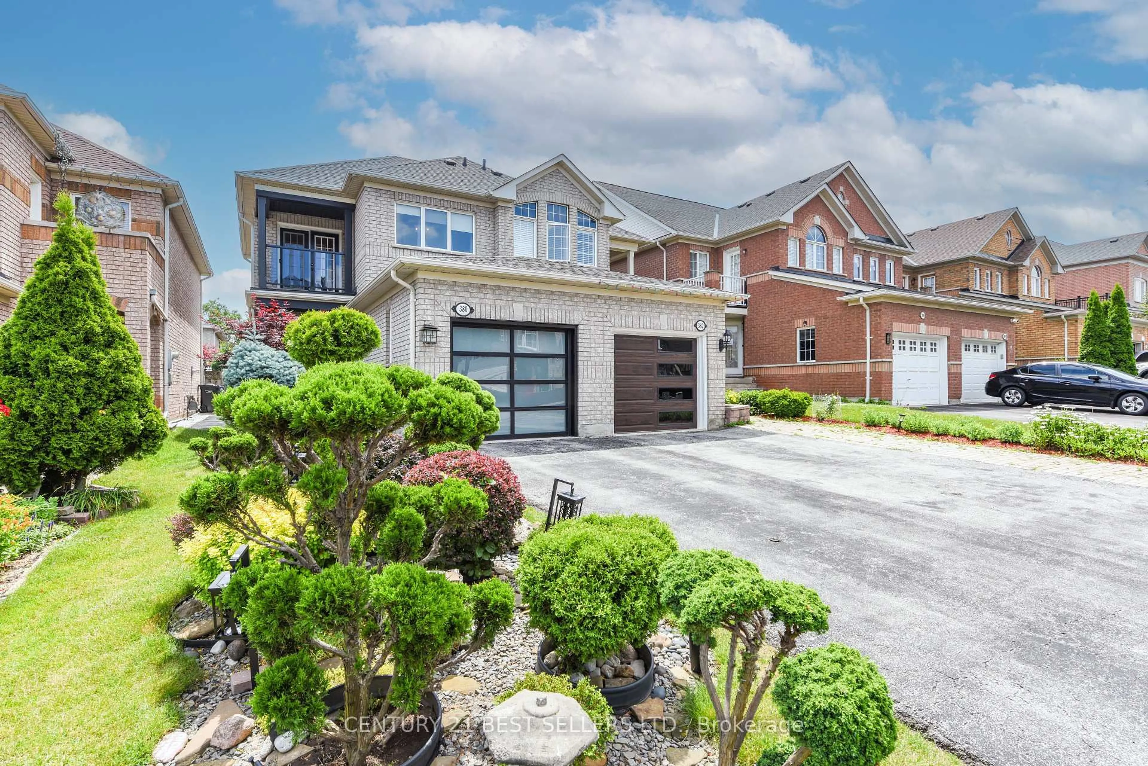 Home with brick exterior material, street for 380 Wildgrass Rd, Mississauga Ontario L5B 4H2