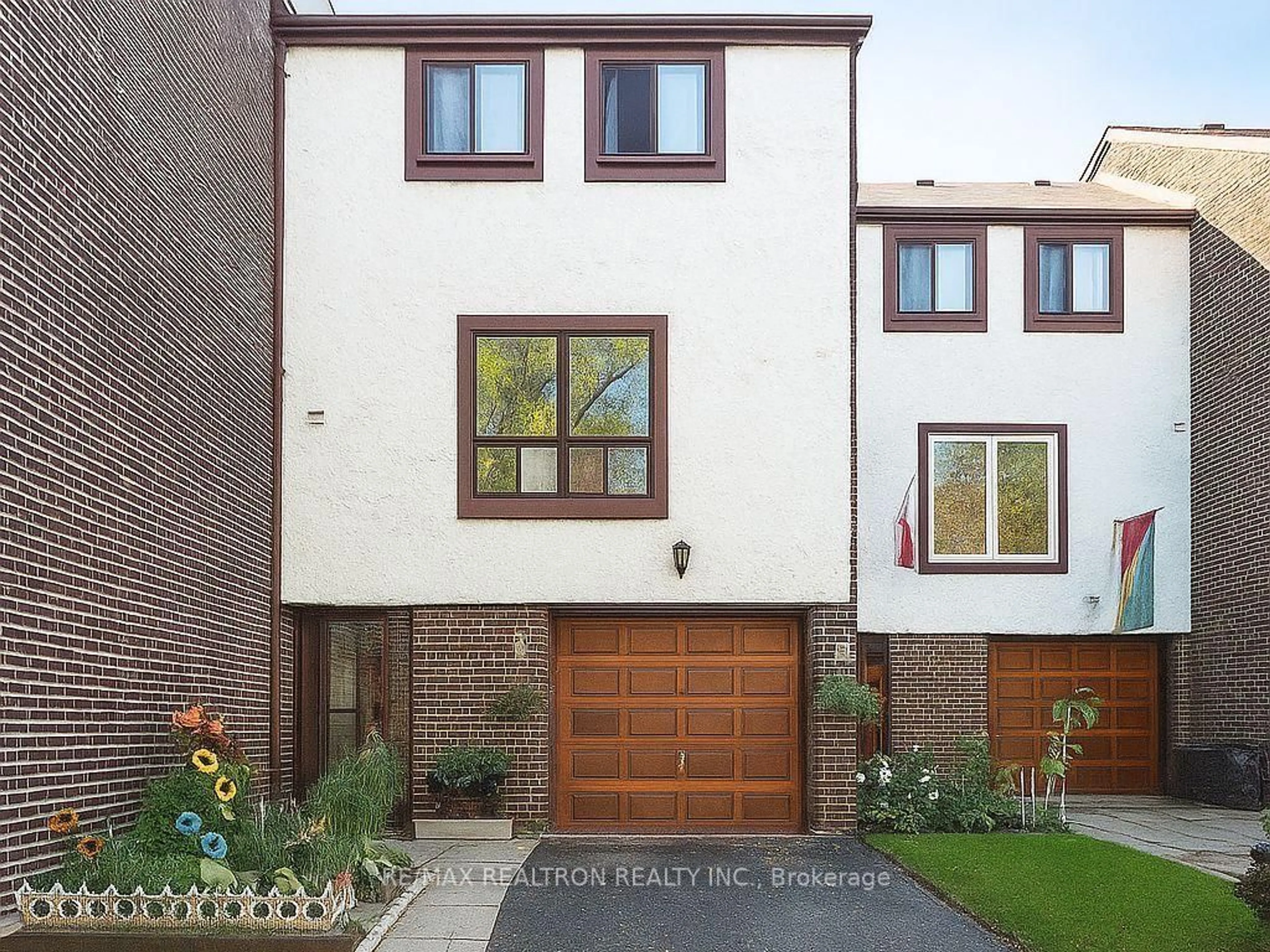 Home with brick exterior material, street for 7707 Darcel Ave #26, Mississauga Ontario L4T 3W9