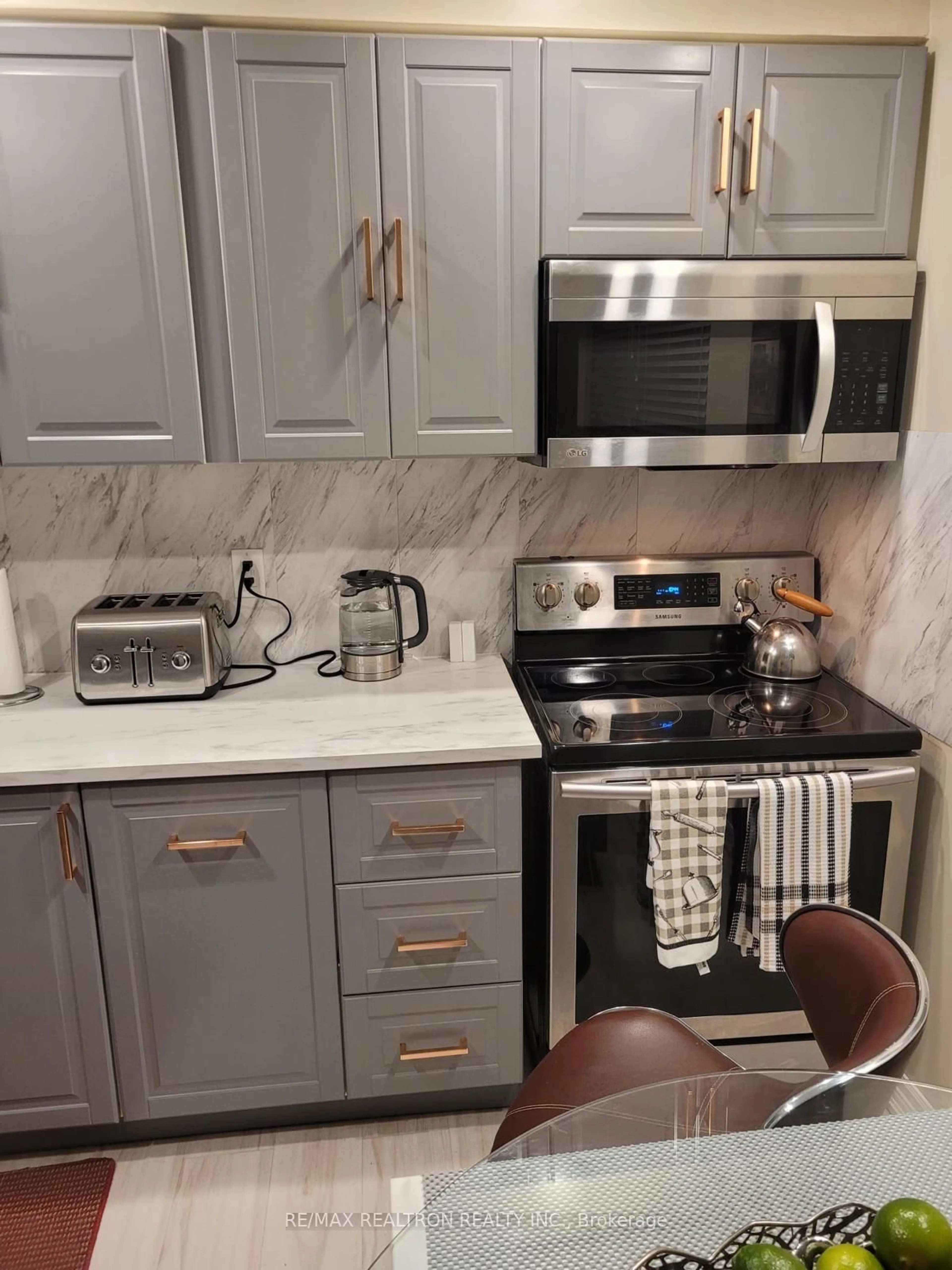 Contemporary kitchen, ceramic/tile floor for 7707 Darcel Ave #26, Mississauga Ontario L4T 3W9