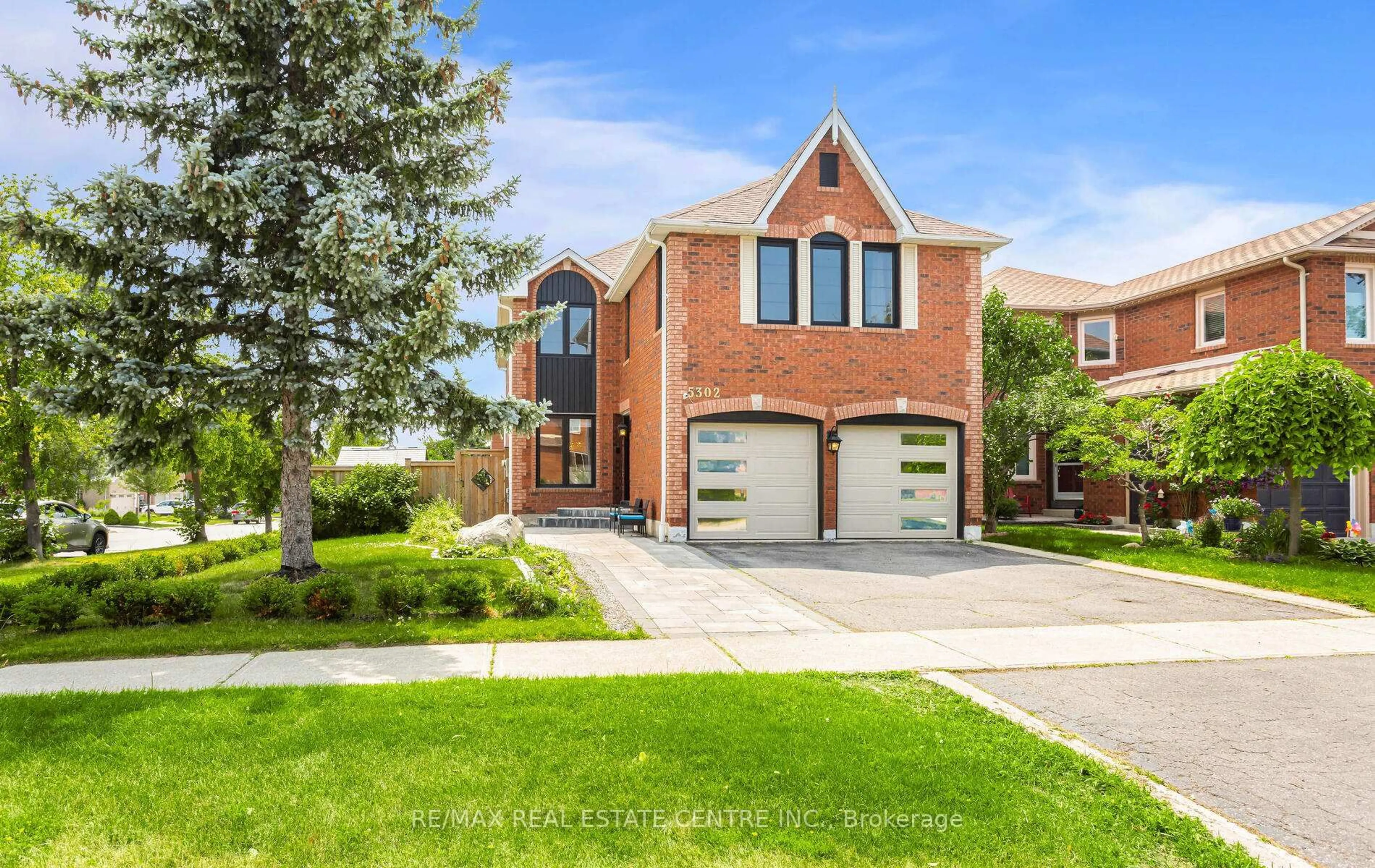 Home with brick exterior material, street for 5302 Lismic Blvd, Mississauga Ontario L5V 1P5