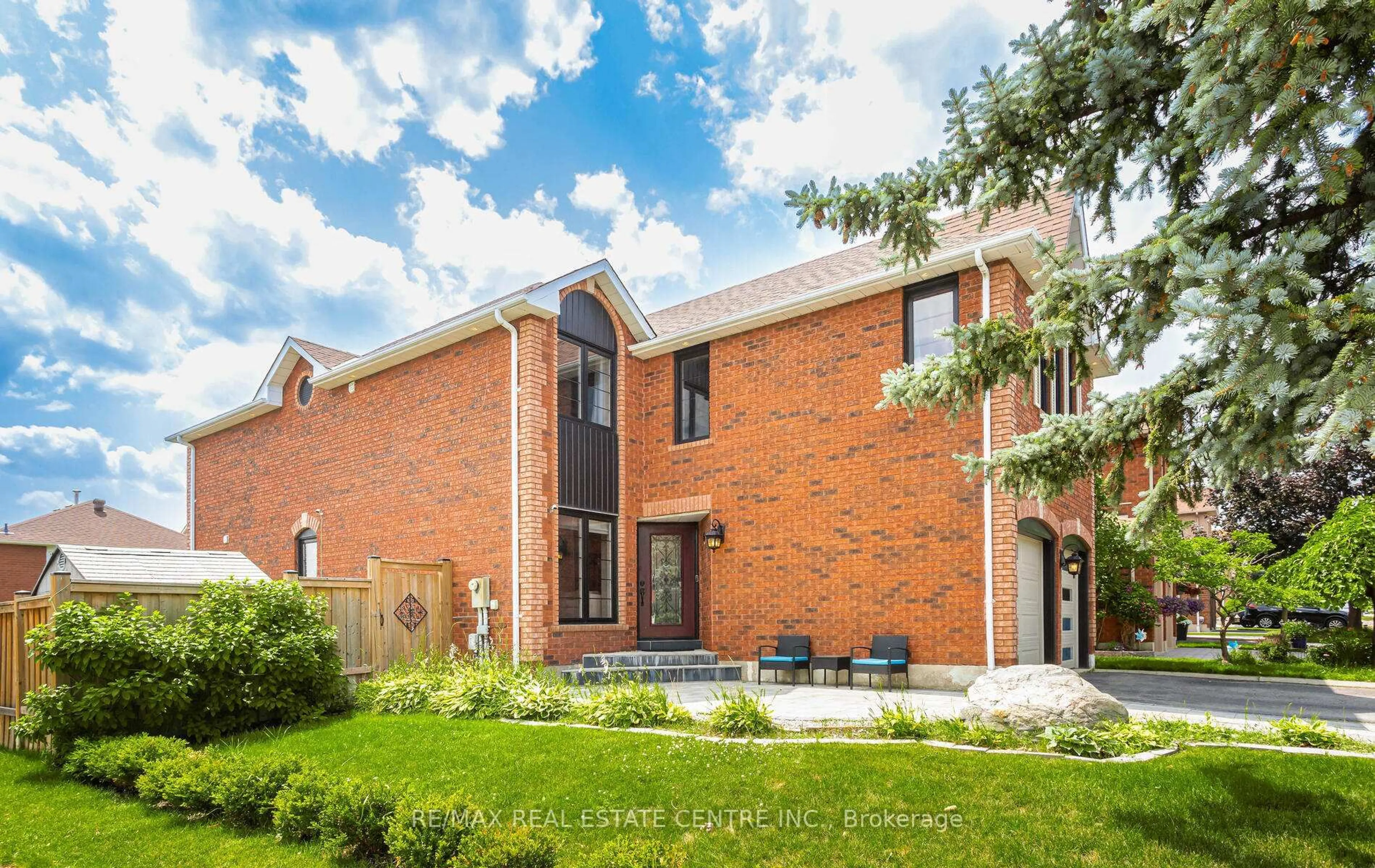 Home with brick exterior material, building for 5302 Lismic Blvd, Mississauga Ontario L5V 1P5