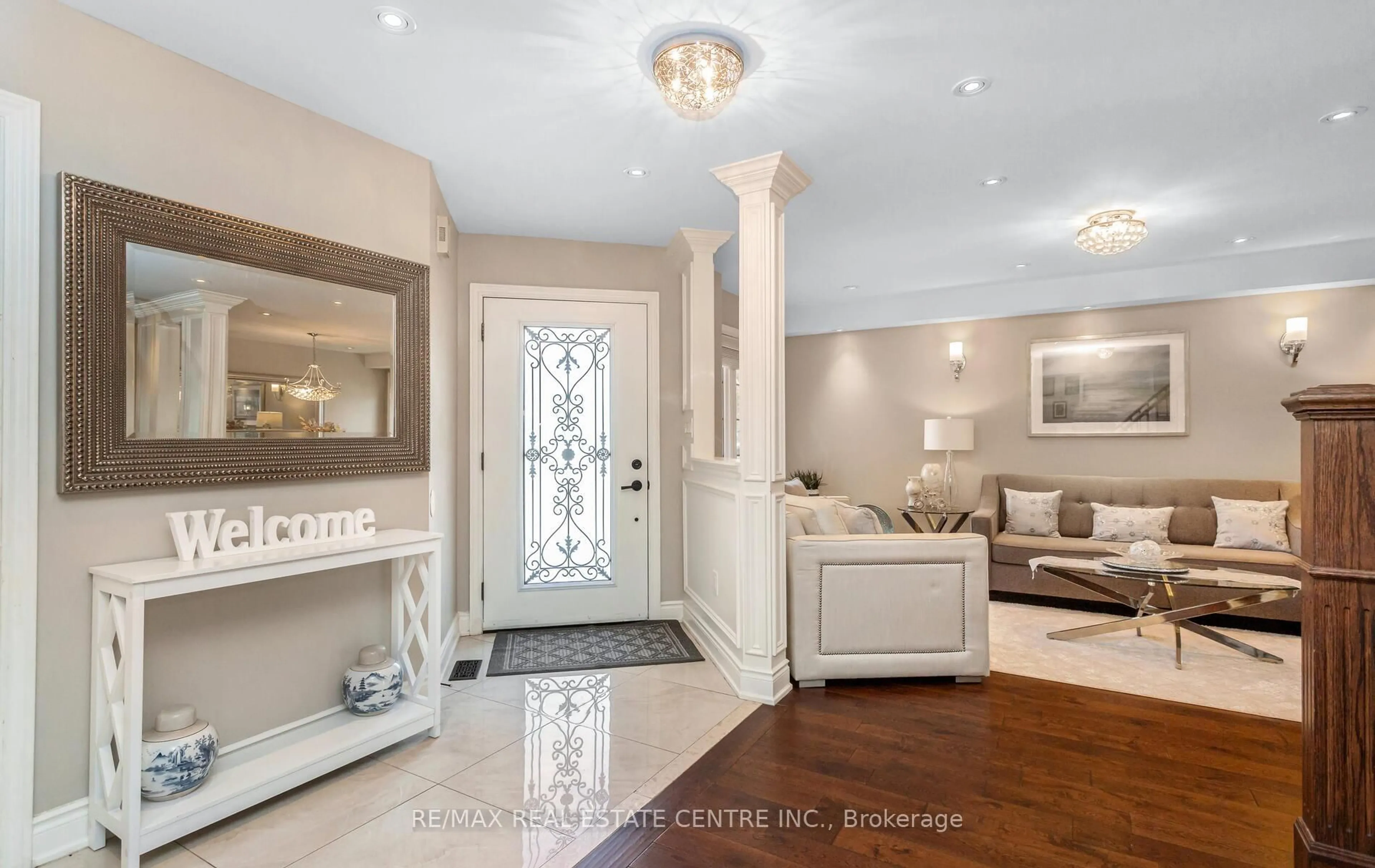 Indoor entryway for 5302 Lismic Blvd, Mississauga Ontario L5V 1P5