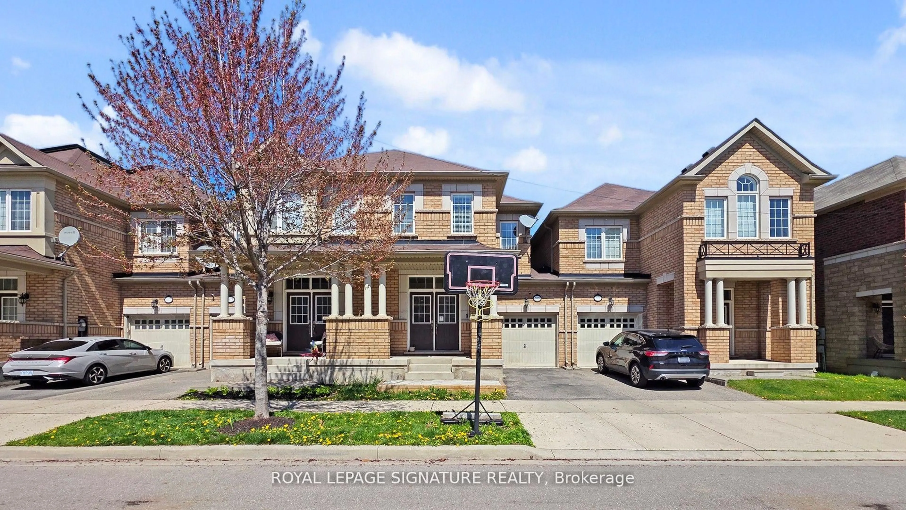 Home with brick exterior material, street for 3073 Eberly Woods Dr, Oakville Ontario L6M 0T5
