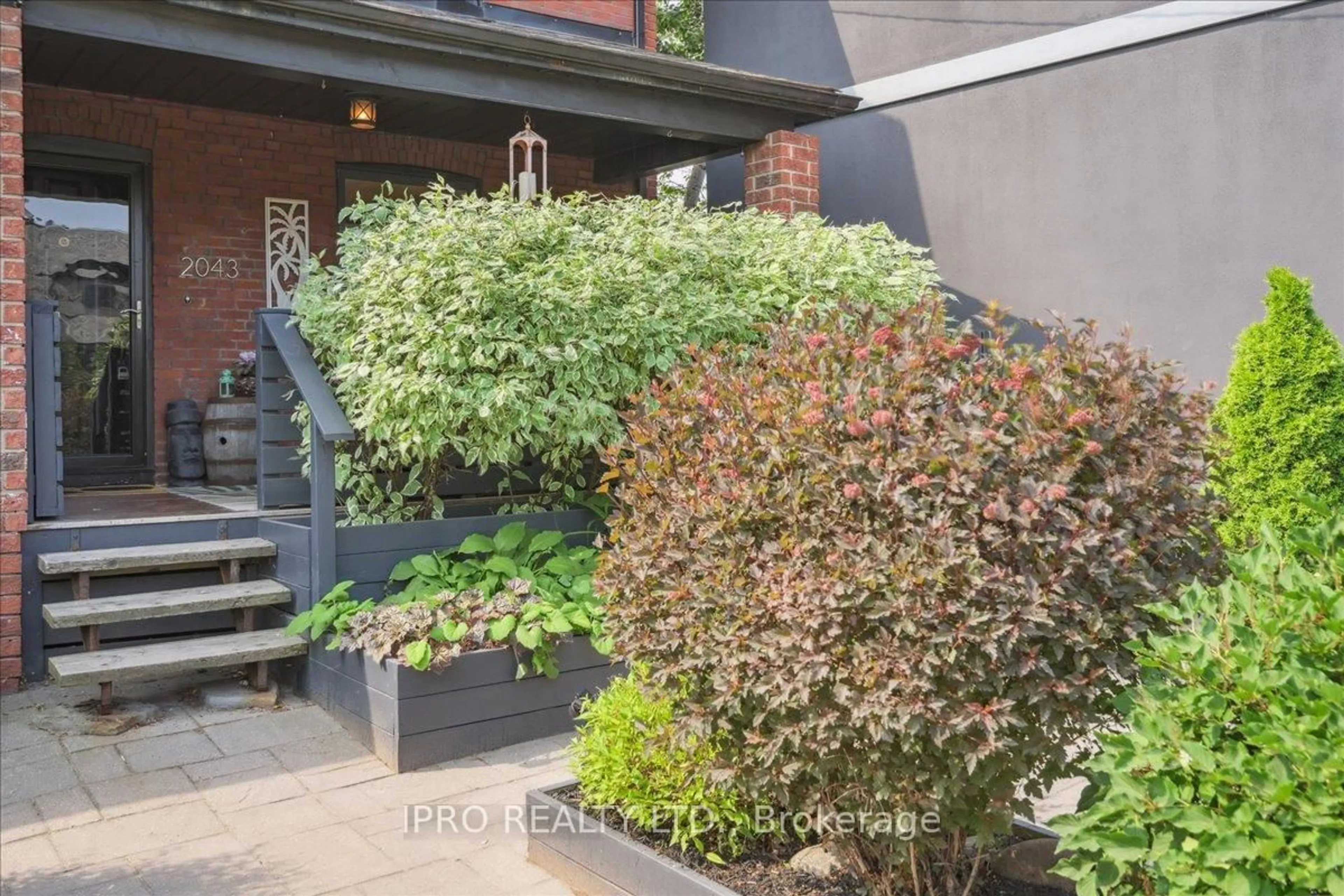 Patio, street for 2043 Davenport Rd, Toronto Ontario M6N 1C5