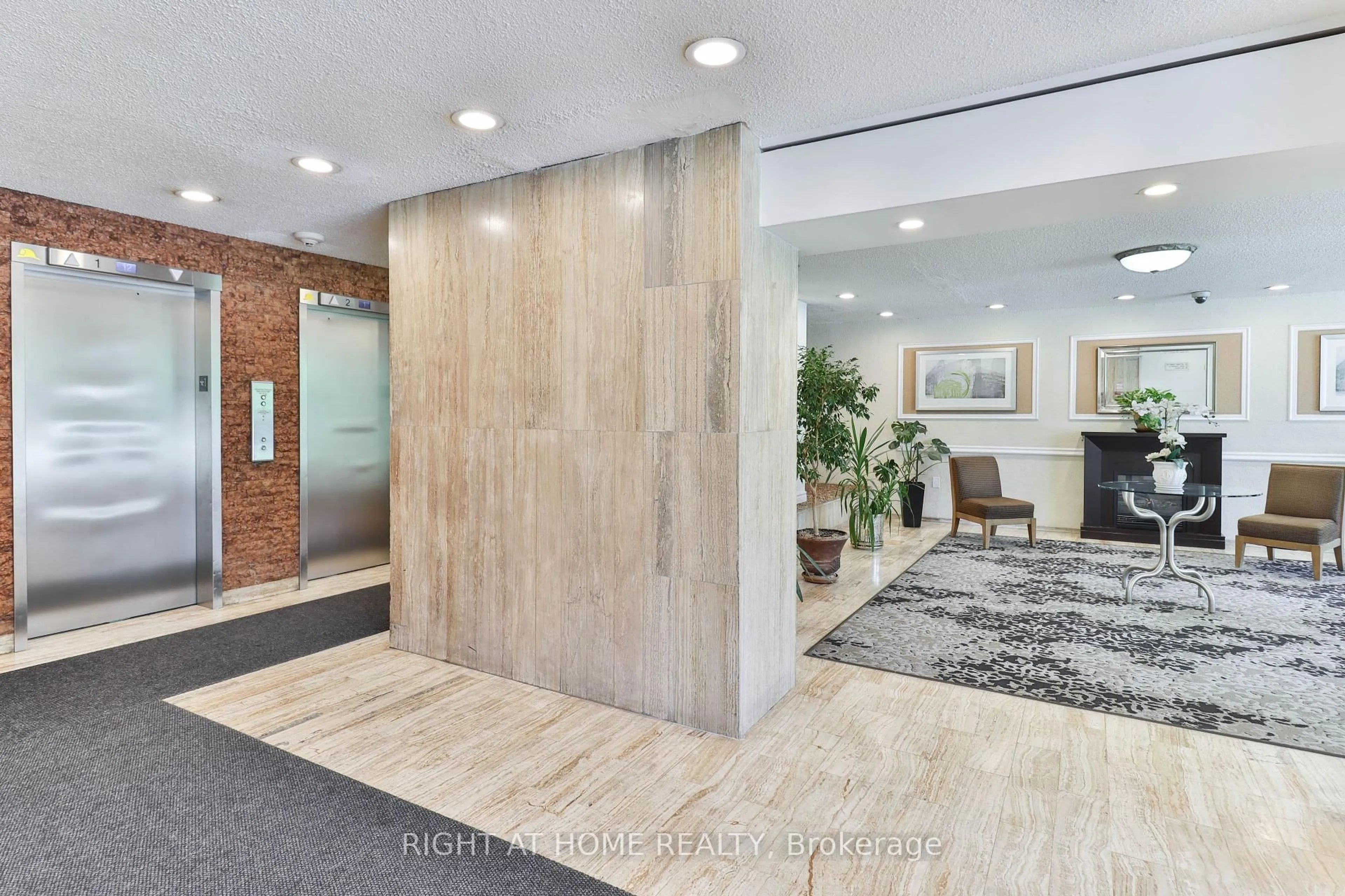 Indoor foyer for 335 Driftwood Ave #909, Toronto Ontario M3N 2P3