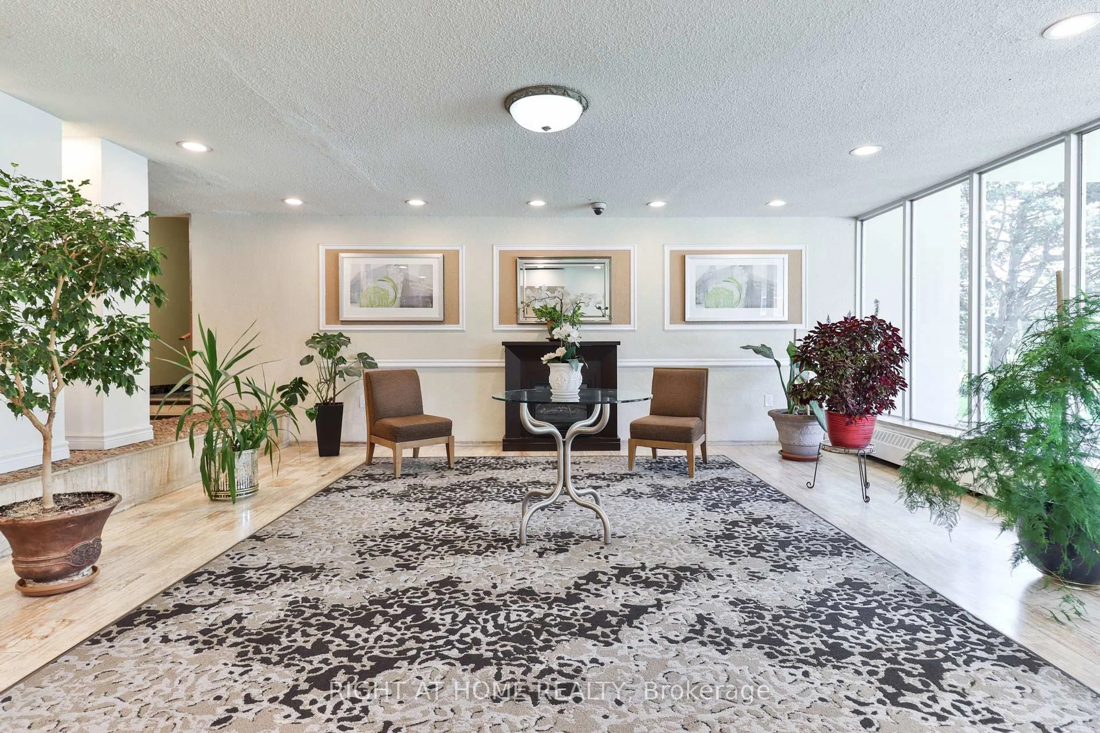 Lobby for 335 Driftwood Ave #909, Toronto Ontario M3N 2P3