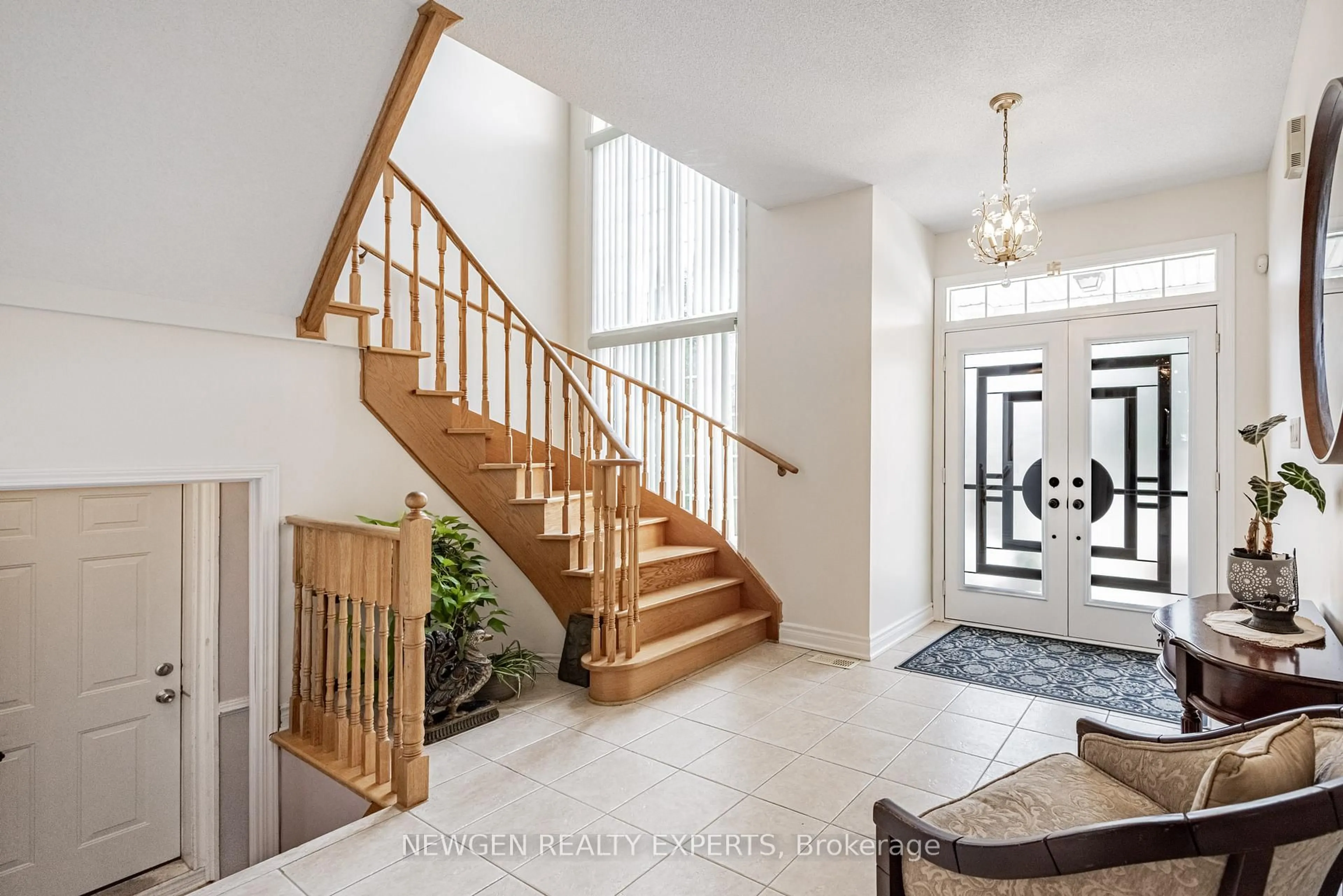 Indoor entryway for 53 Maddybeth Cres, Brampton Ontario L6Y 5R8