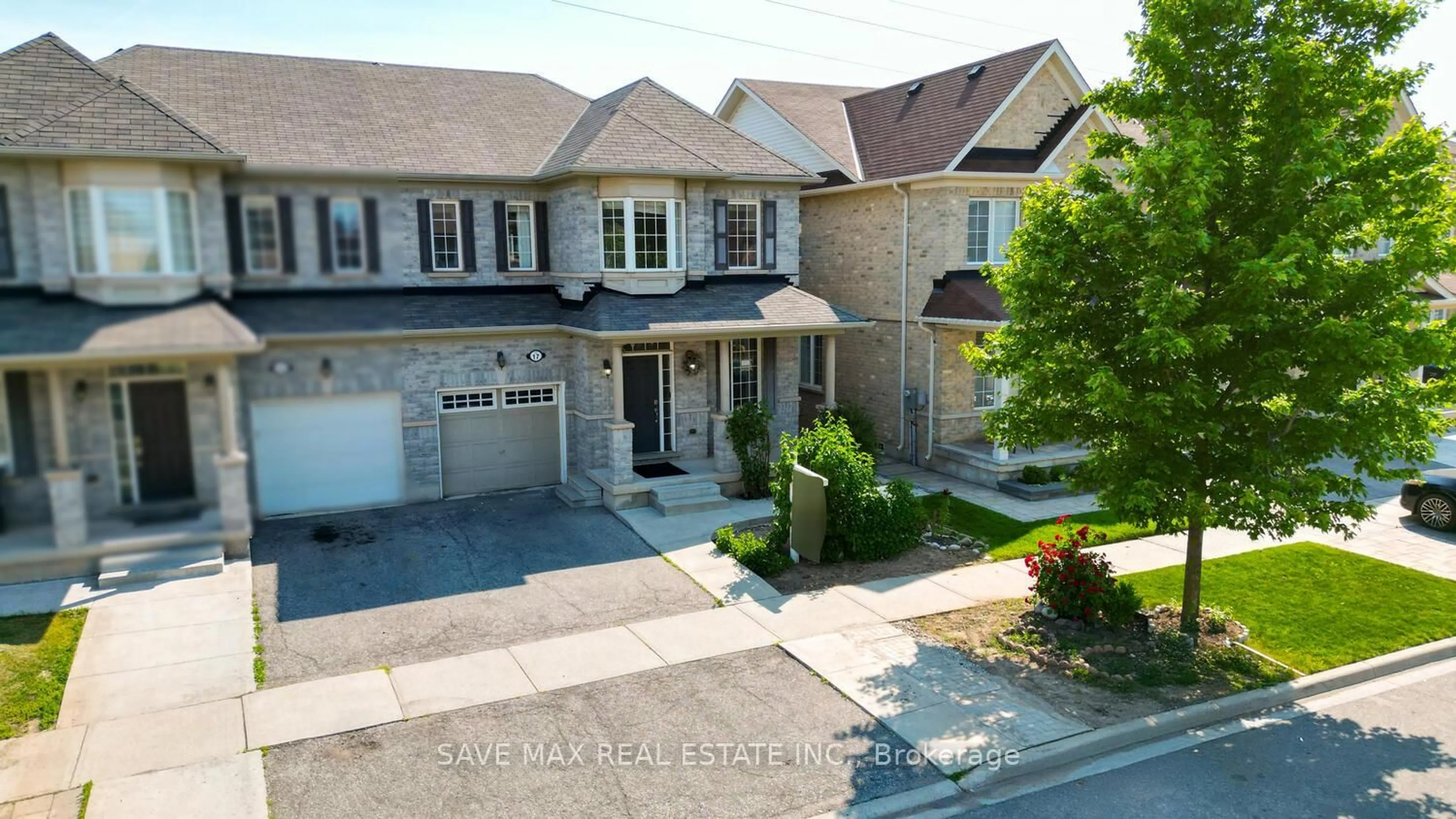 A pic from outside/outdoor area/front of a property/back of a property/a pic from drone, street for 17 KIMBOROUGH Hllw, Brampton Ontario L6Y 0Z5
