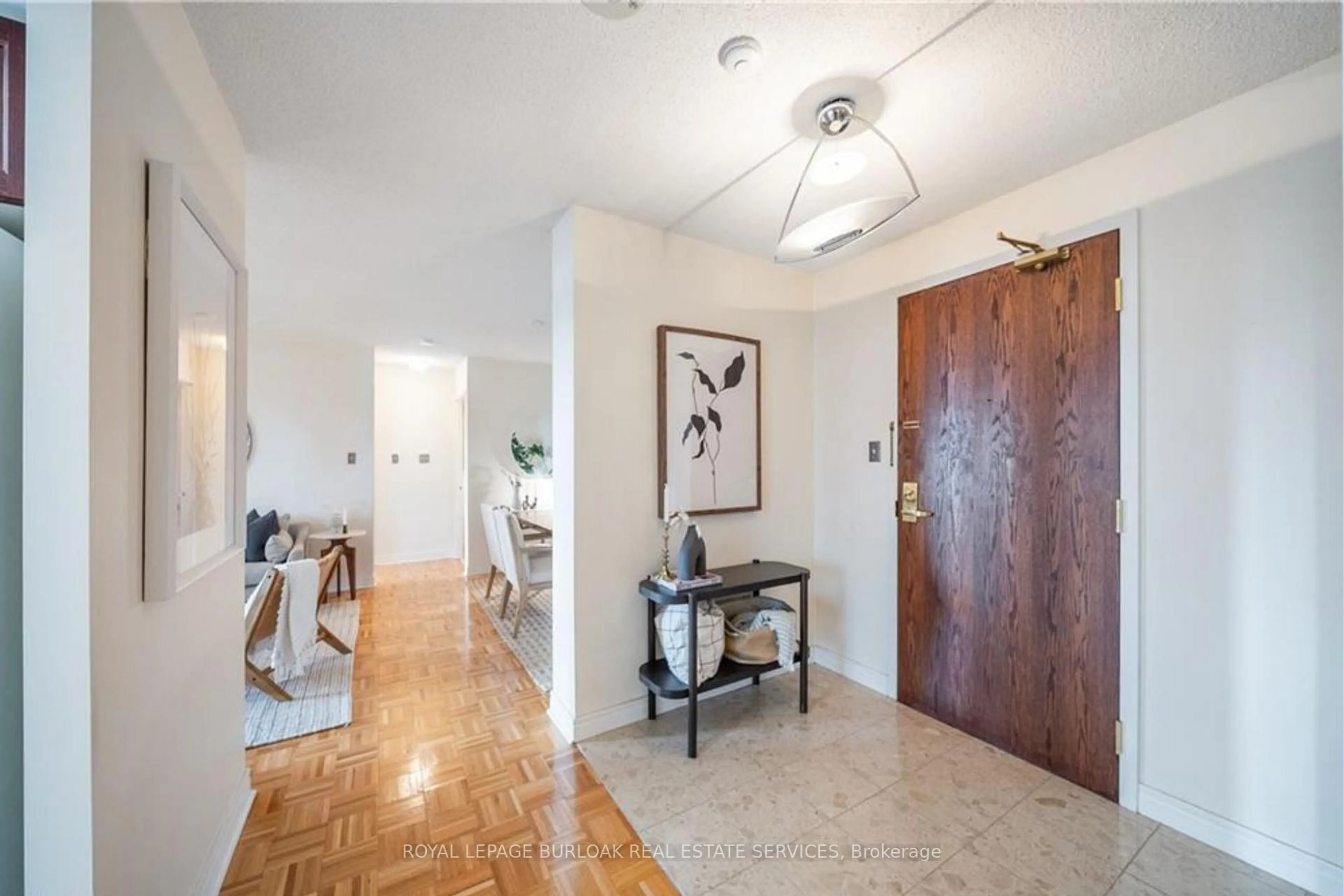 Indoor entryway for 156 Enfield Pl #808, Mississauga Ontario L5B 4L8
