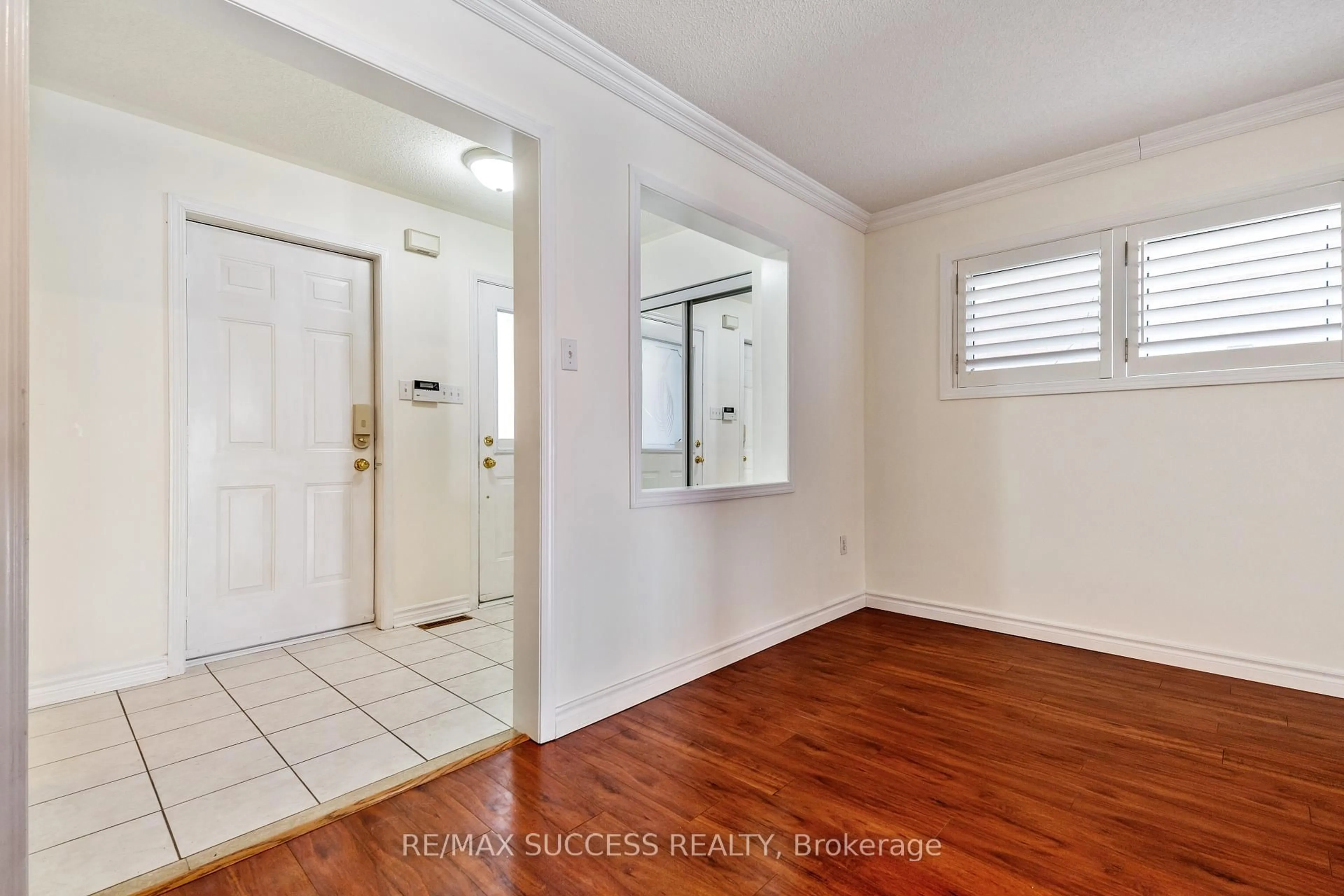 Indoor entryway for 3752 Milkwood Cres, Mississauga Ontario L5N 8H3