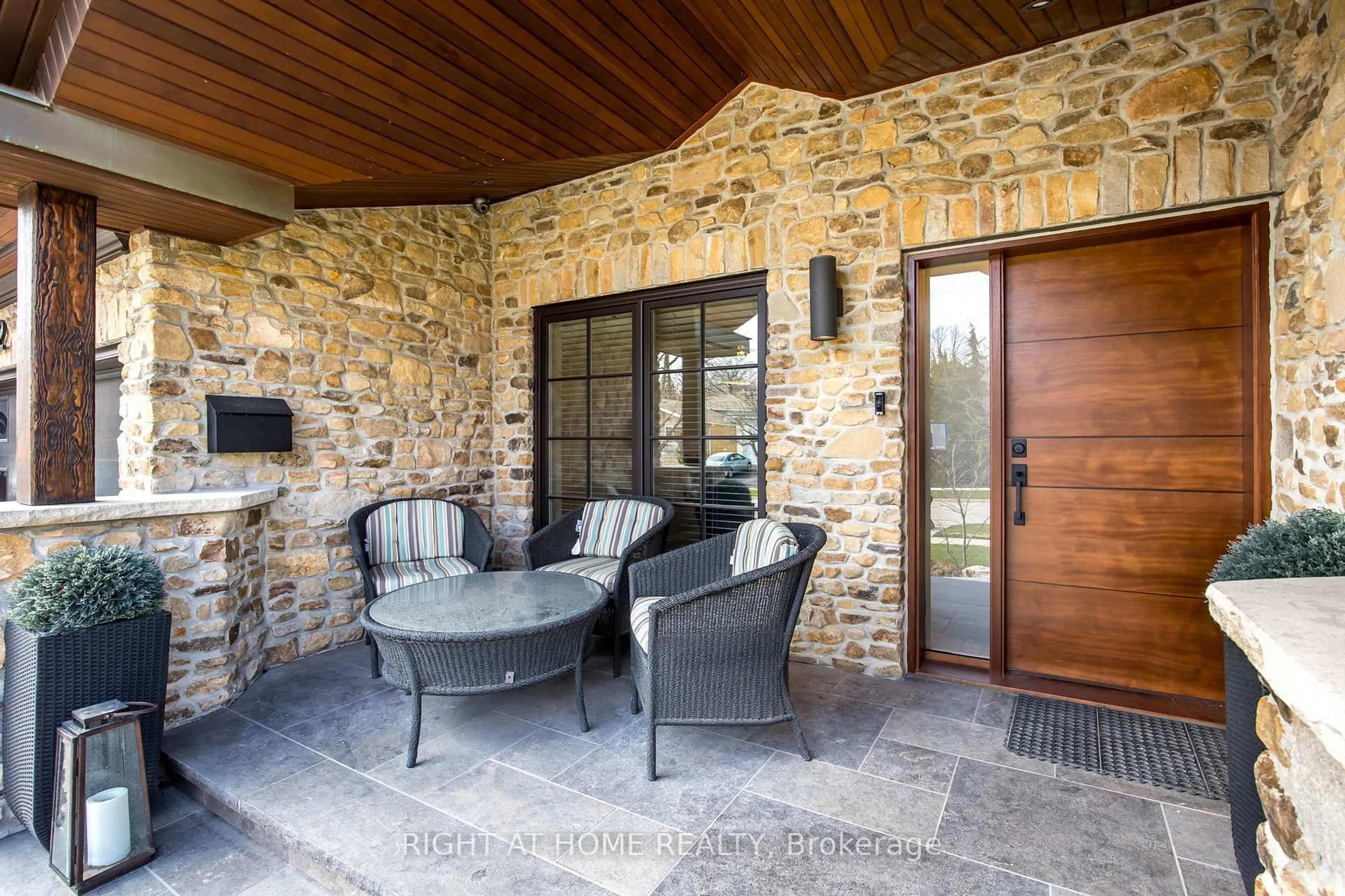 Patio, water/lake/river/ocean view for 3602 Logmoss Cres, Mississauga Ontario L4Y 3S9