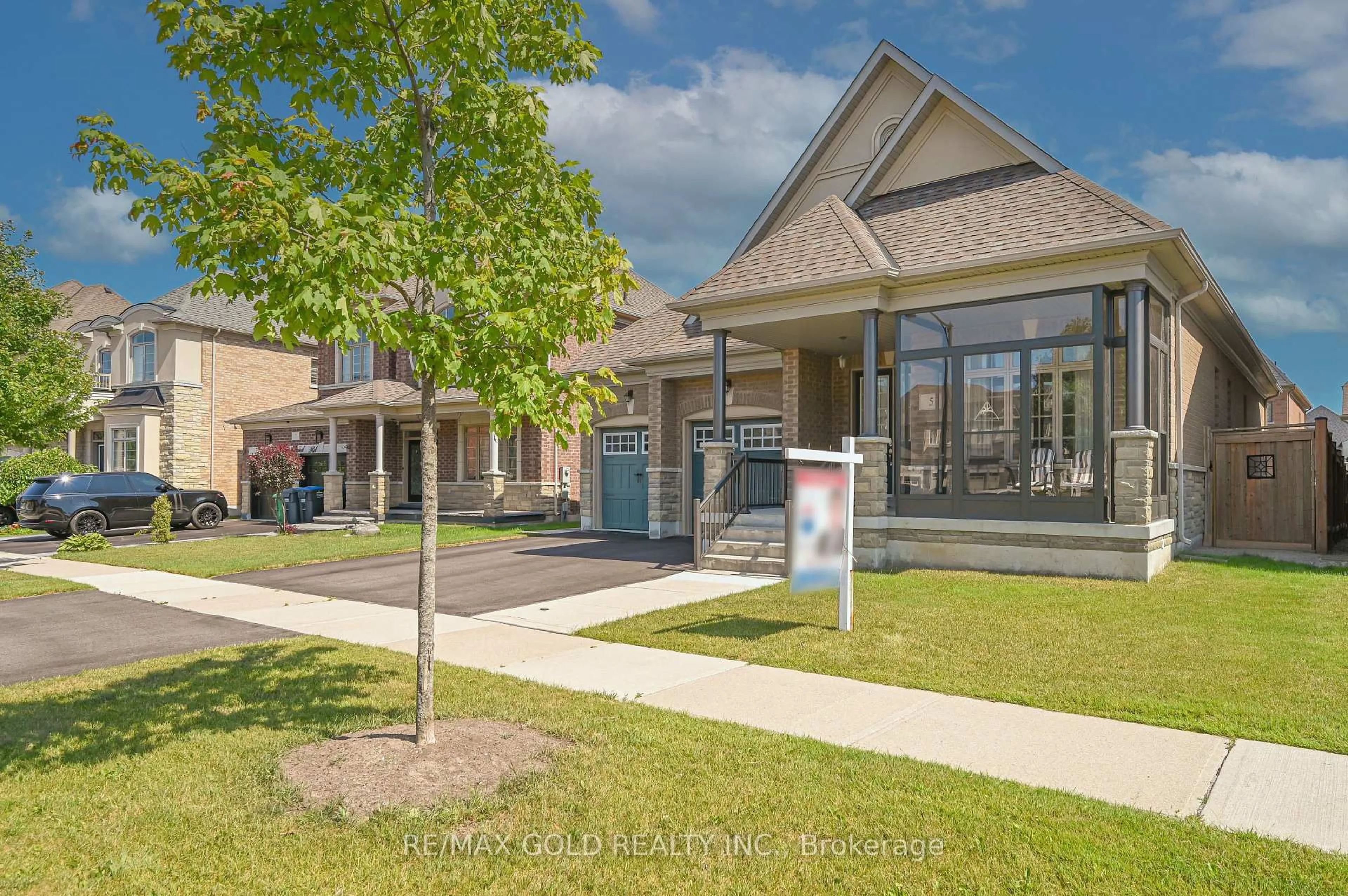 Unknown for 5 Falkland Rd, Brampton Ontario L6P 4C3