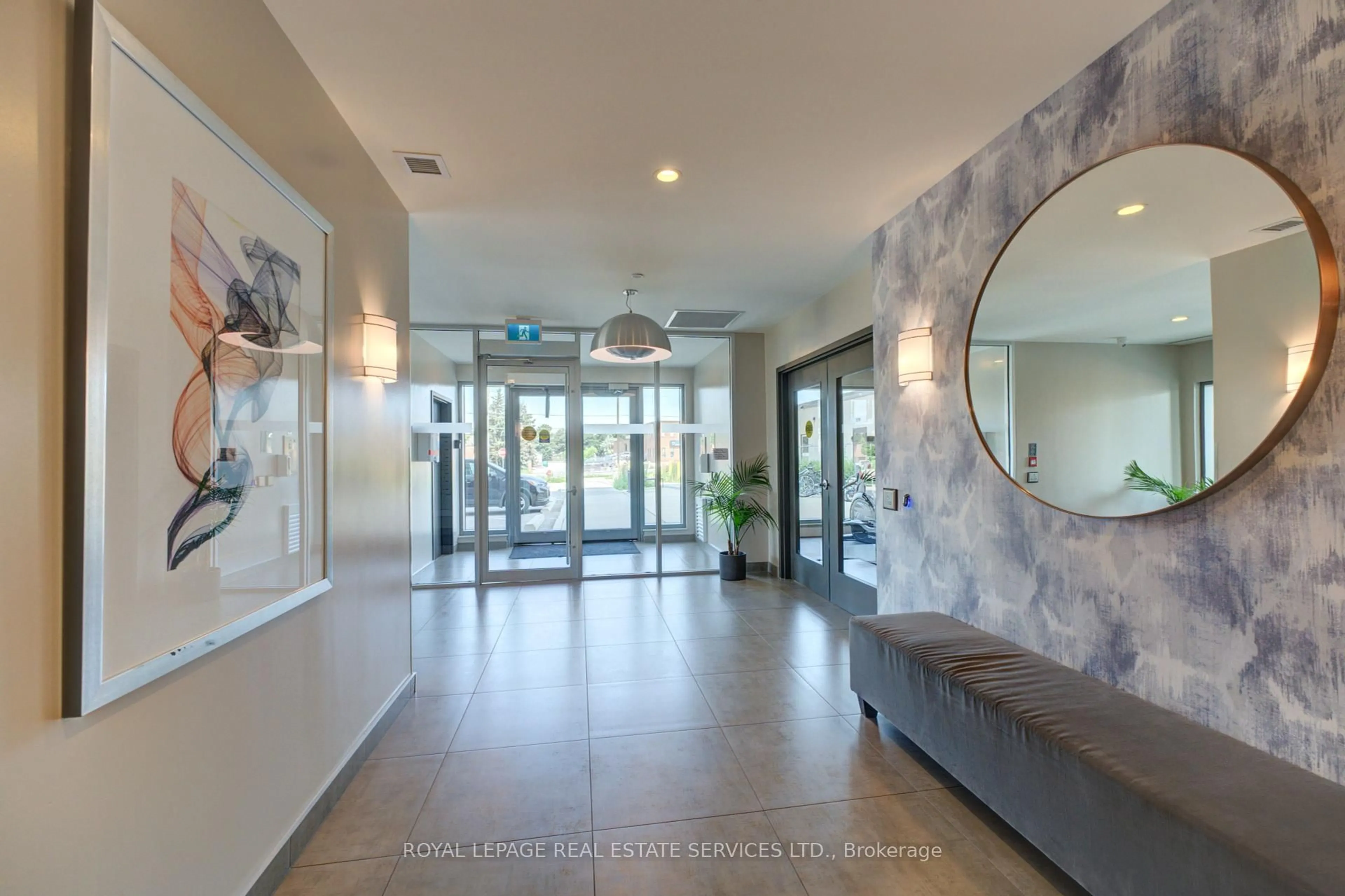 Indoor foyer for 716 Main St #301, Milton Ontario L9T 9L9