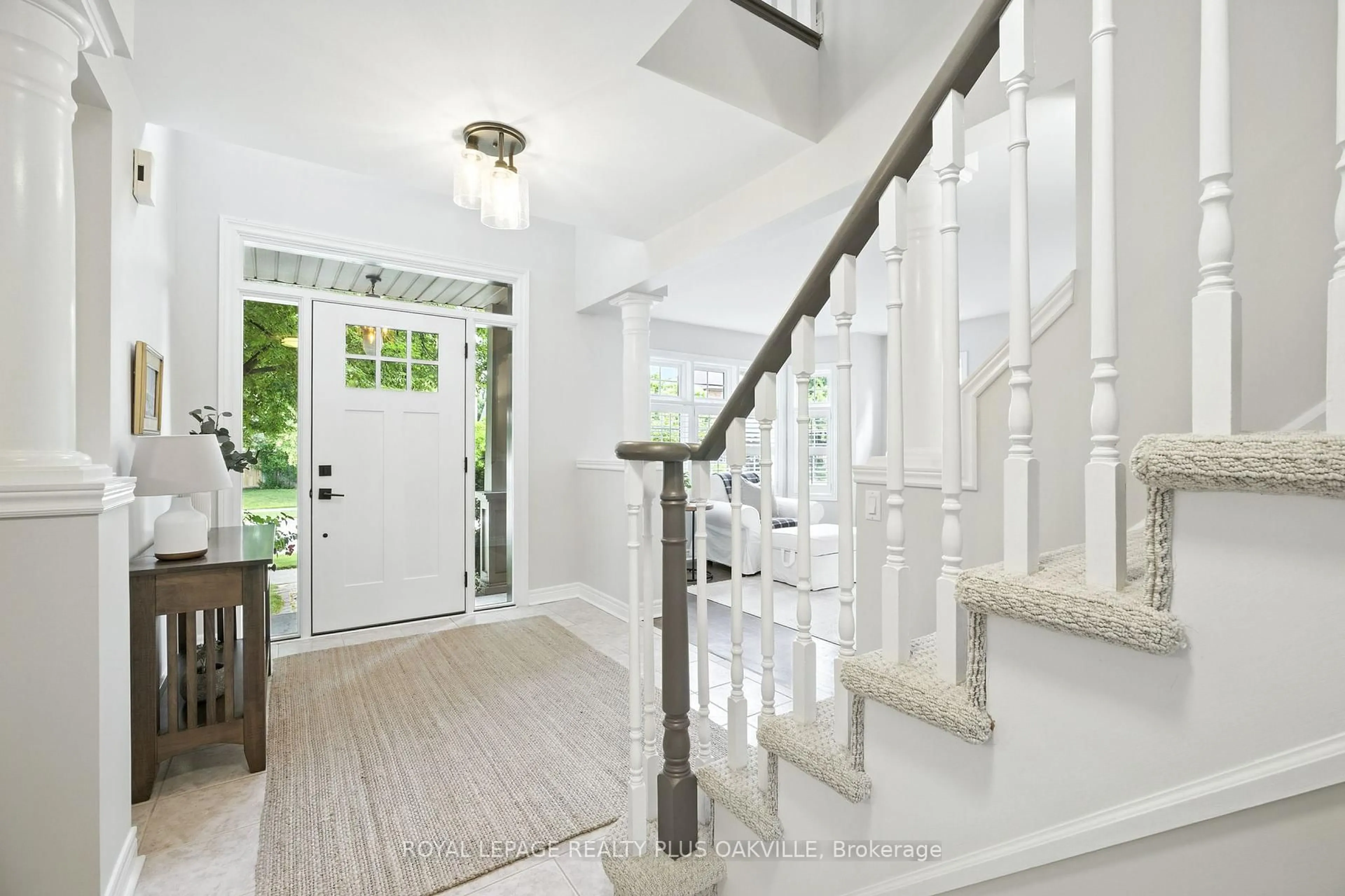 Indoor entryway for 232 Lexington Rd, Oakville Ontario L6H 6L5