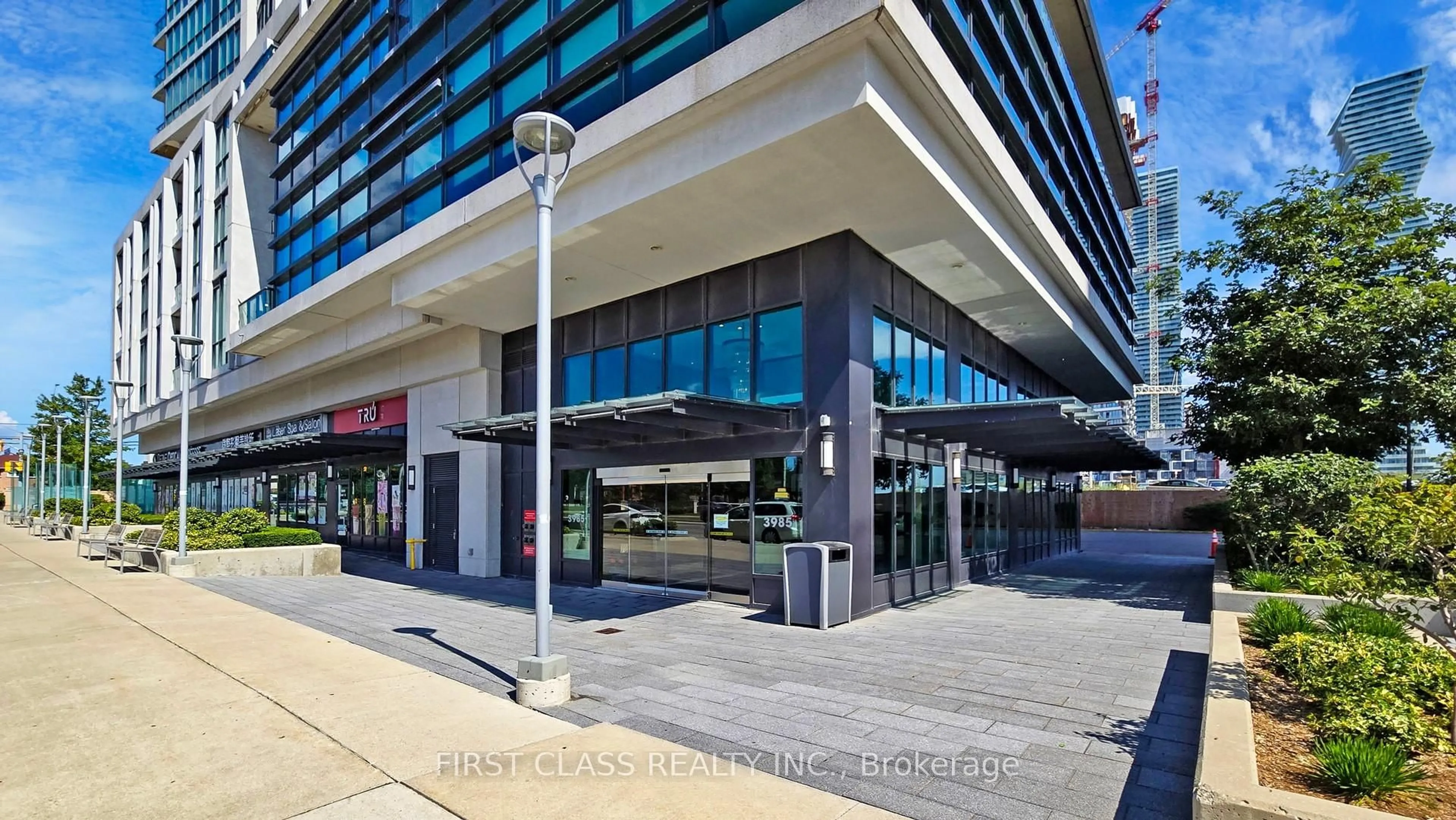 Indoor foyer for 3985 Grand Park Dr #1702, Mississauga Ontario L5B 0H8
