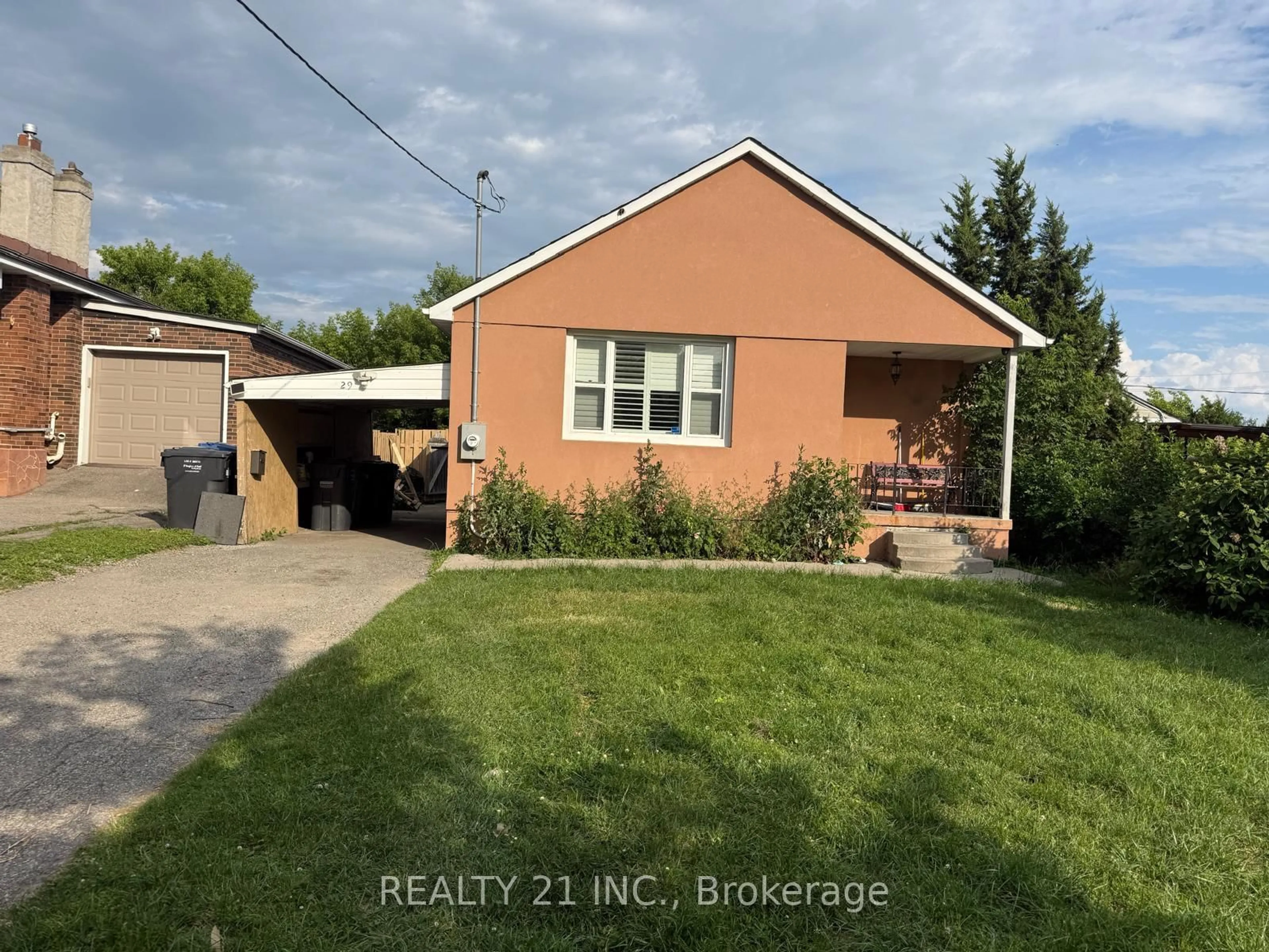 A pic from outside/outdoor area/front of a property/back of a property/a pic from drone, street for 29 Mercer Dr, Brampton Ontario L6X 1B5