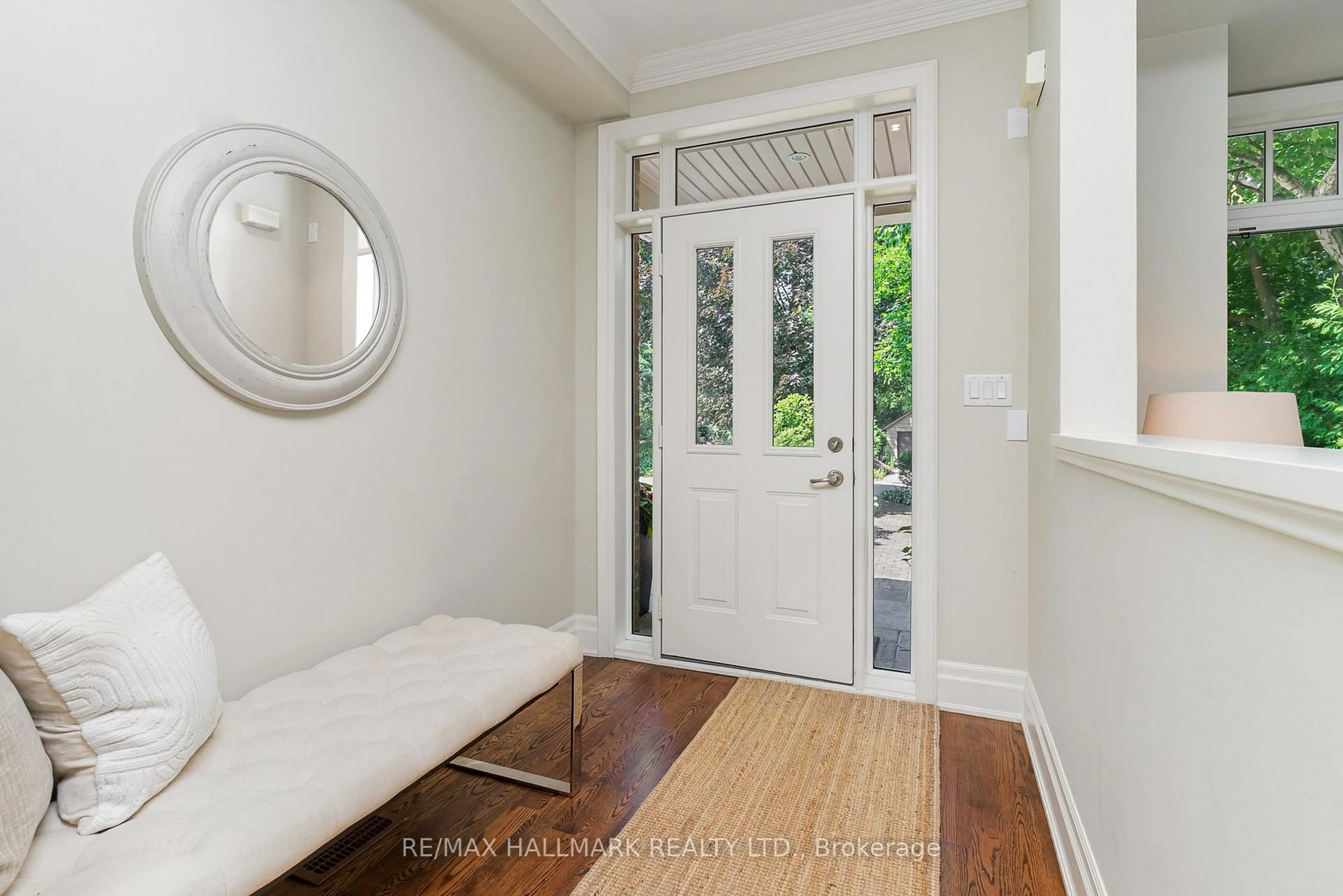 Indoor entryway for 7 Tizzard Ave, Toronto Ontario M8Y 3Z4
