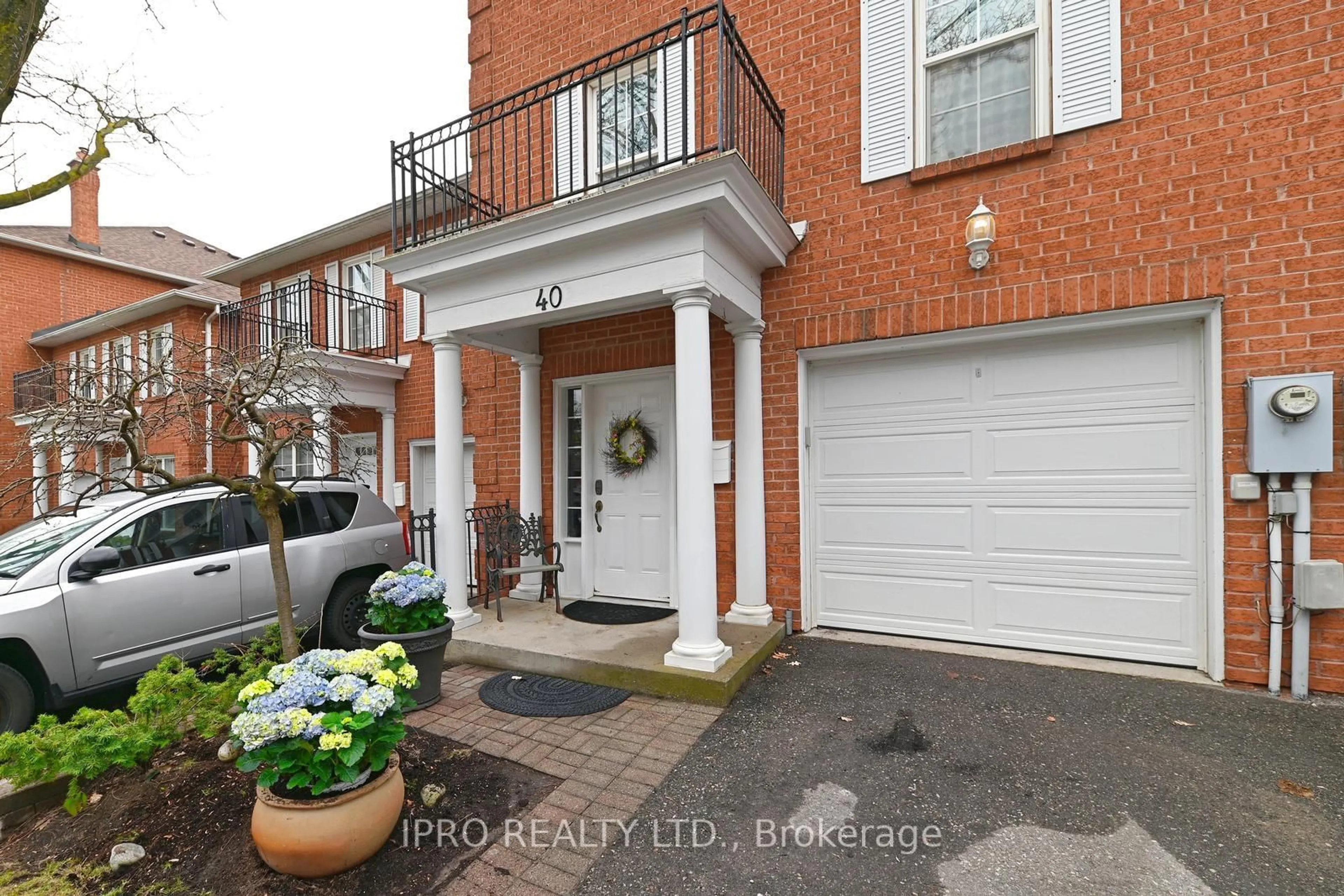 Unknown for 40 Stornwood Crt, Brampton Ontario L6W 4H5
