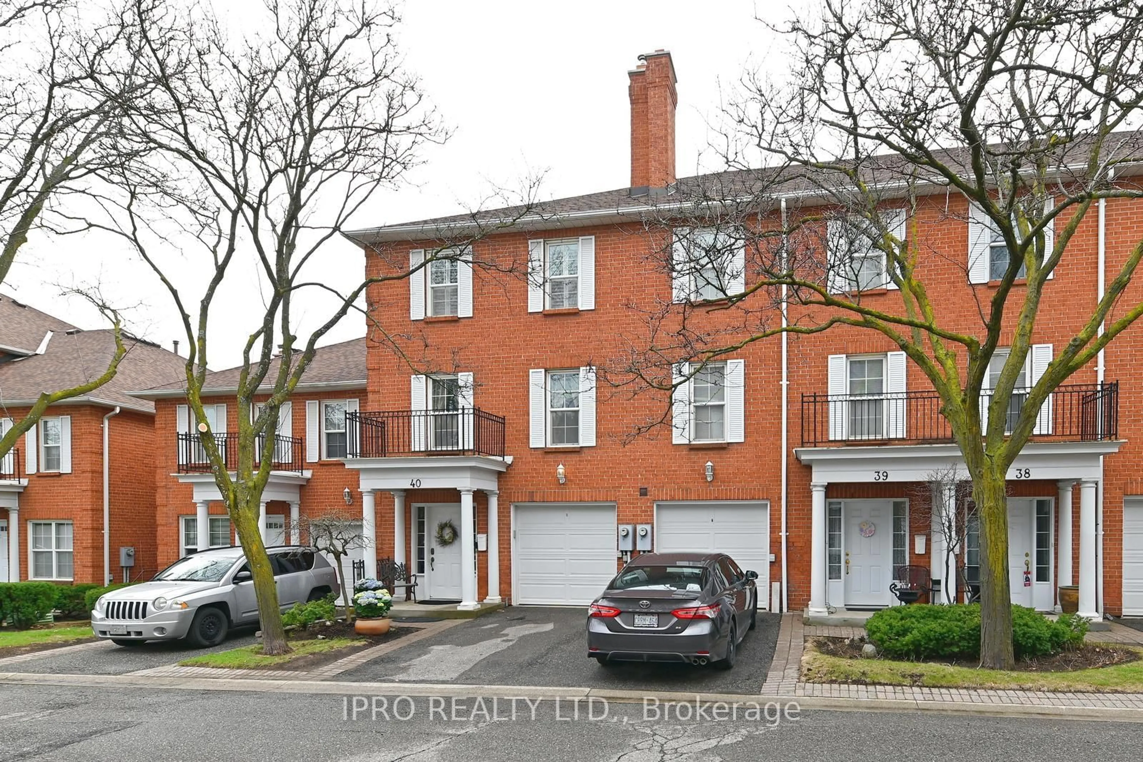 Home with brick exterior material, street for 40 Stornwood Crt, Brampton Ontario L6W 4H5