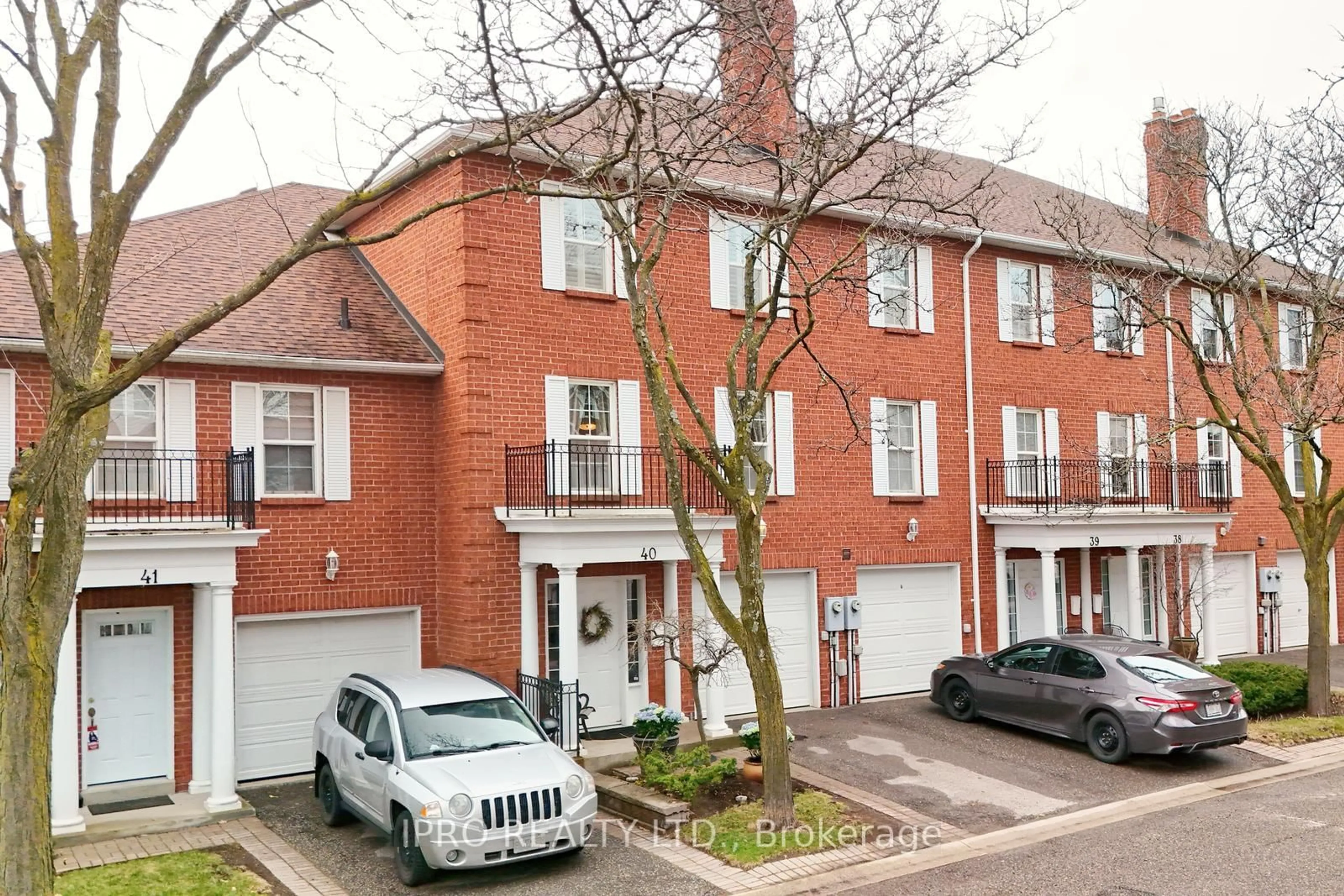 Home with brick exterior material, street for 40 Stornwood Crt, Brampton Ontario L6W 4H5