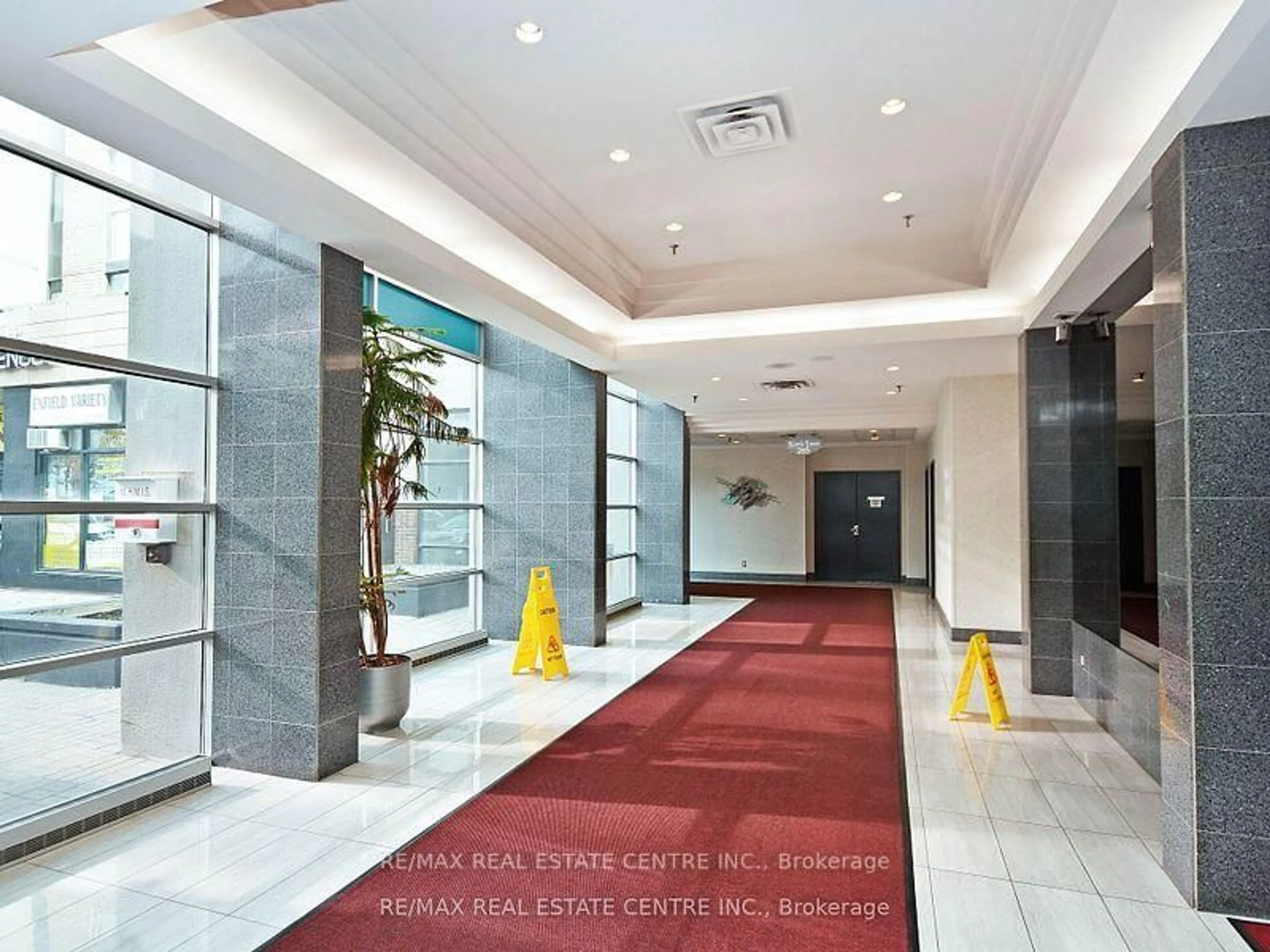 Indoor foyer for 285 Enfield Pl #606, Mississauga Ontario L5B 3Y6