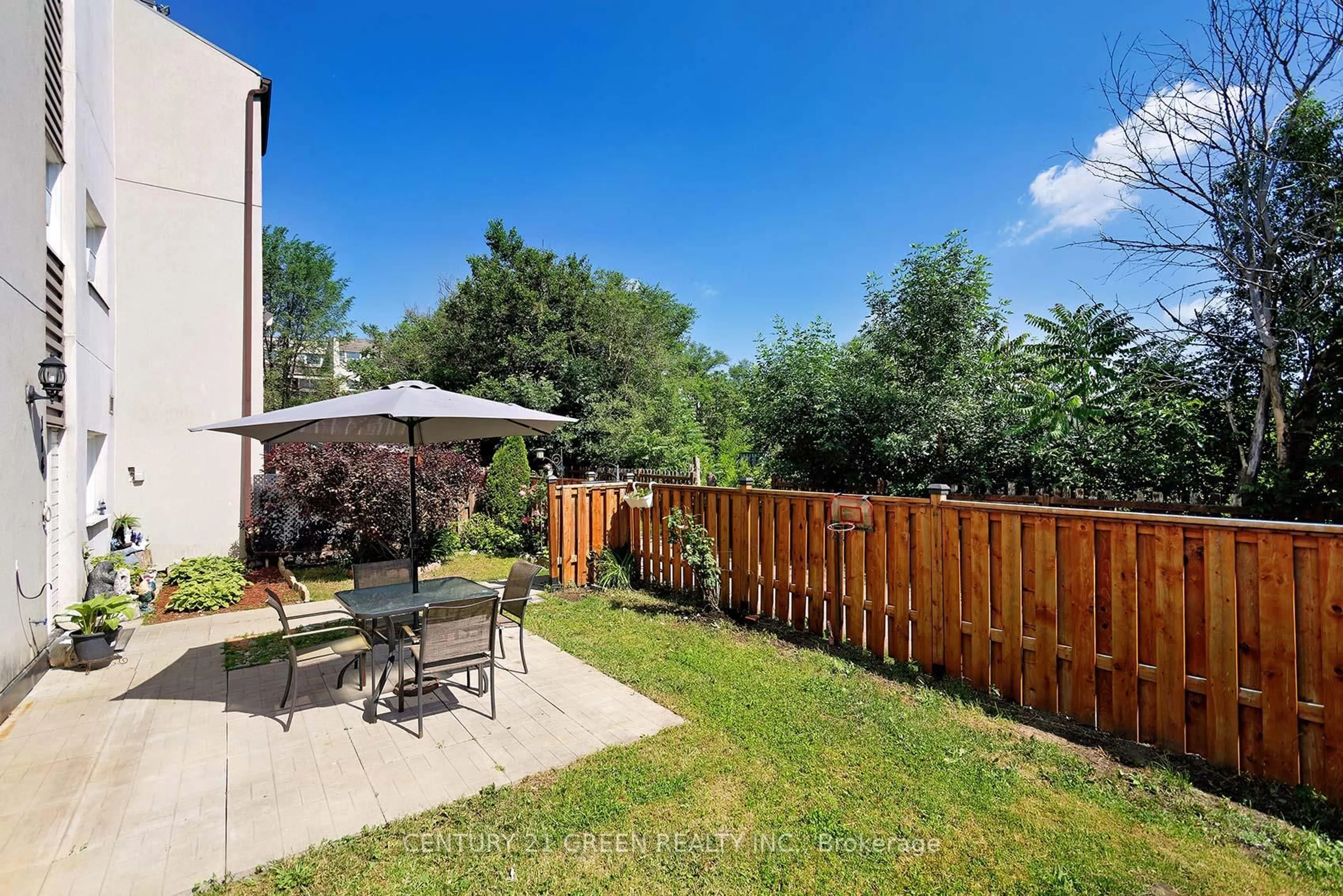 Patio, street for 3040 Constitution Blvd #114, Mississauga Ontario L4Y 3X7