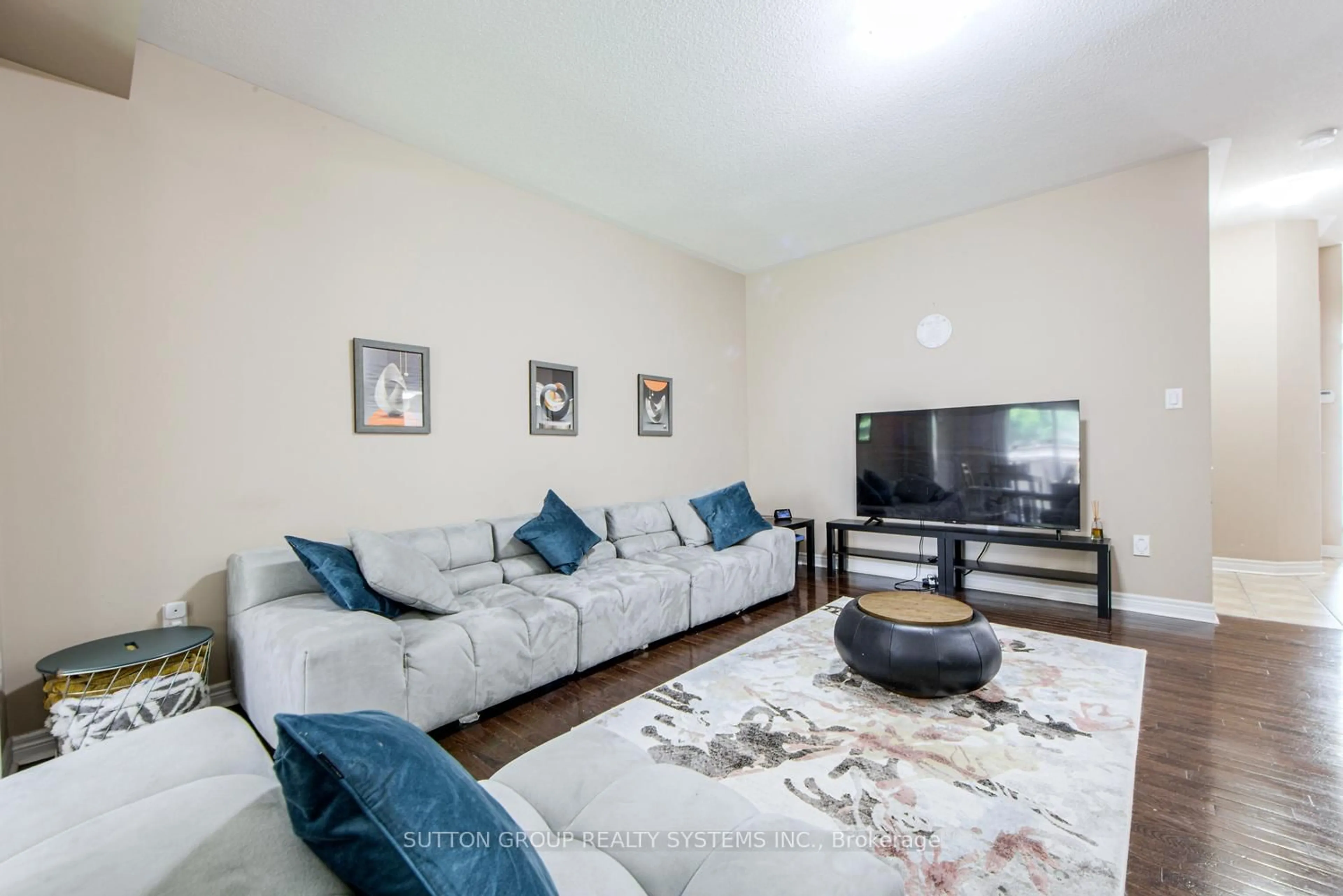 Living room with furniture, unknown for 2453 Grand Oak Tr, Oakville Ontario L6M 0J3
