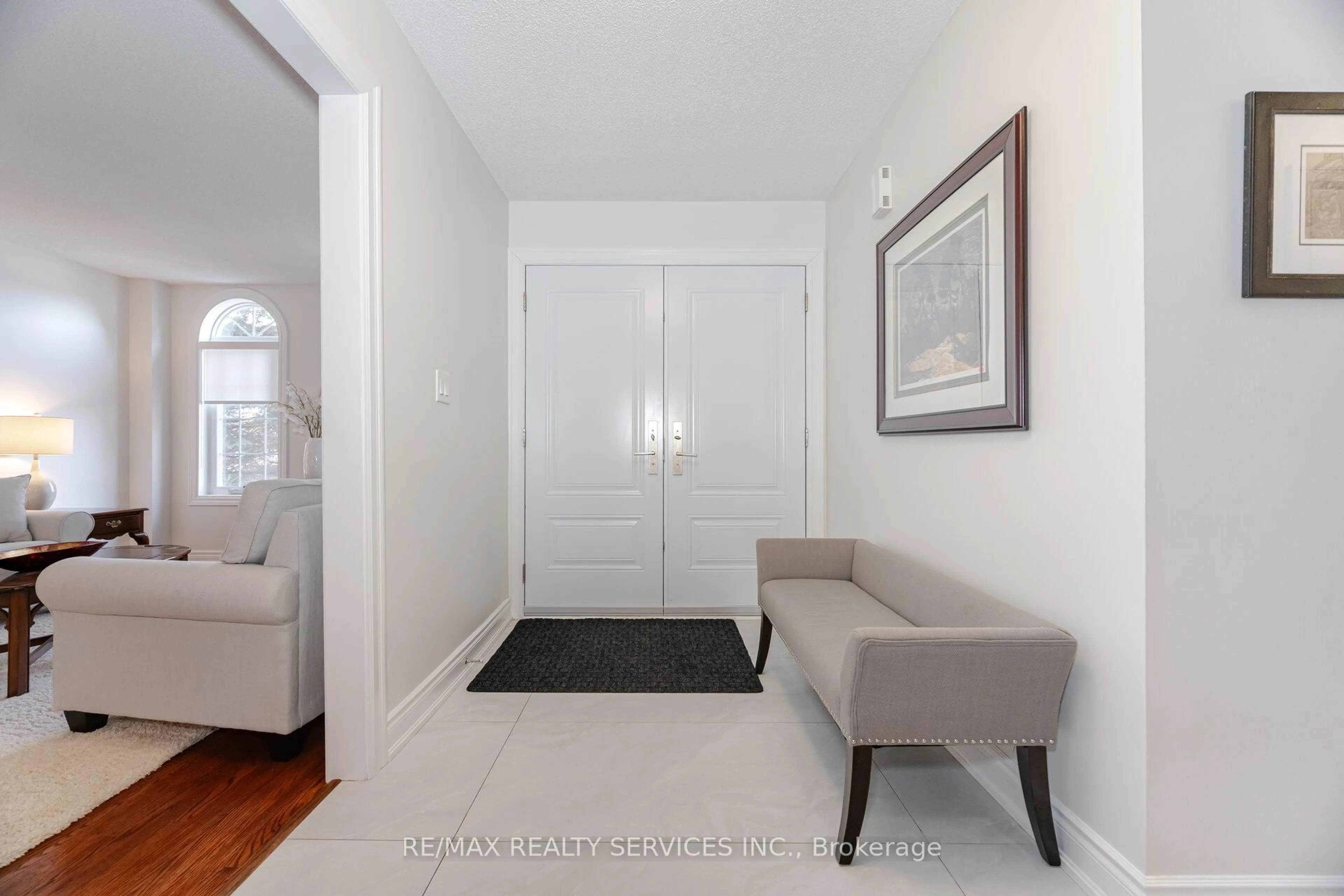 Indoor entryway for 130 Royal Valley Dr, Caledon Ontario L7C 1A6