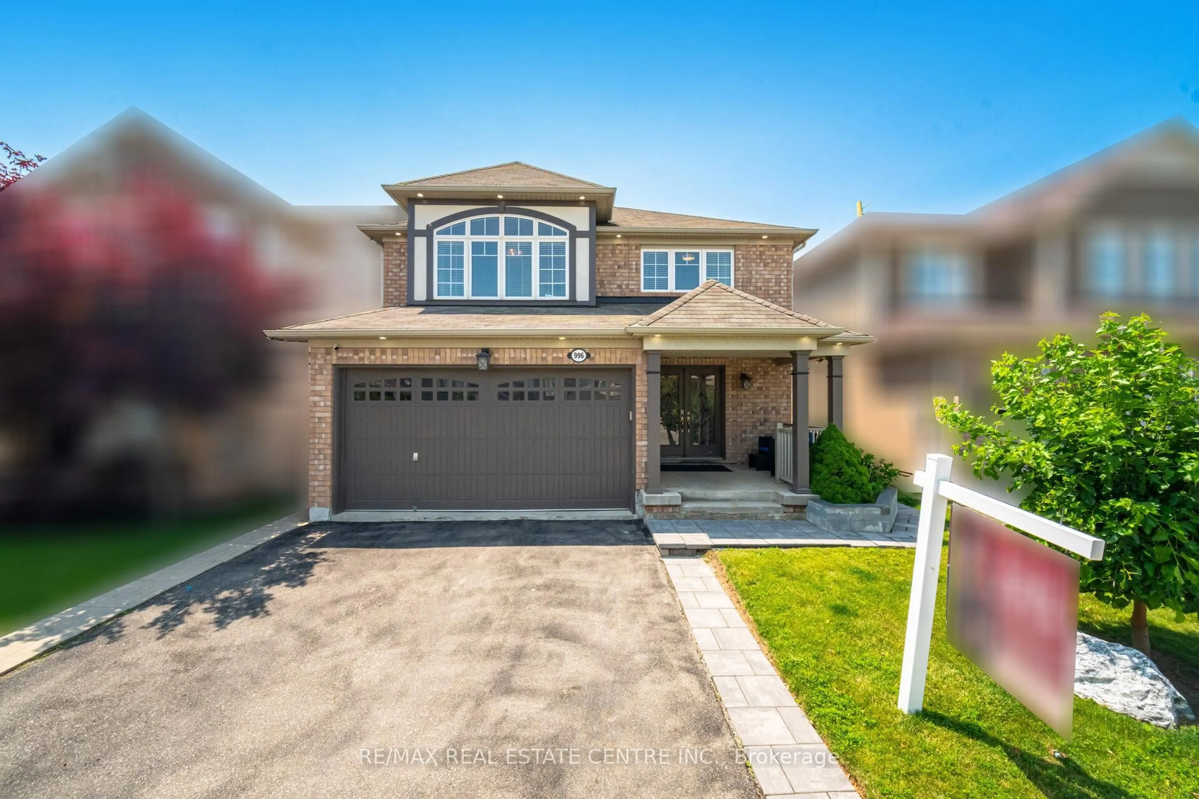 Home with vinyl exterior material, street for 996 Savoline Blvd, Milton Ontario L9T 7T1