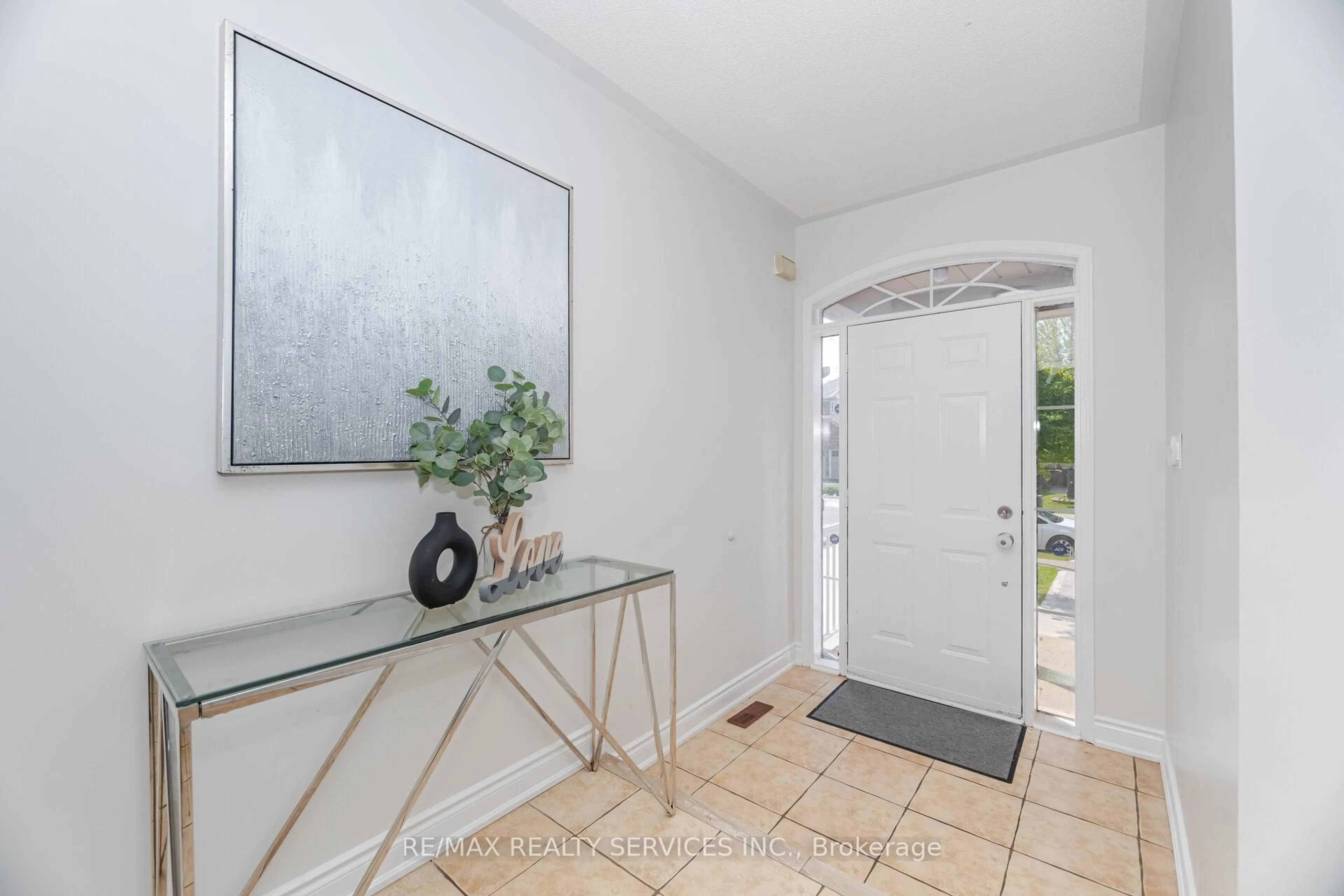 Indoor entryway for 171 Binder Twine Tr, Brampton Ontario L6X 4V6